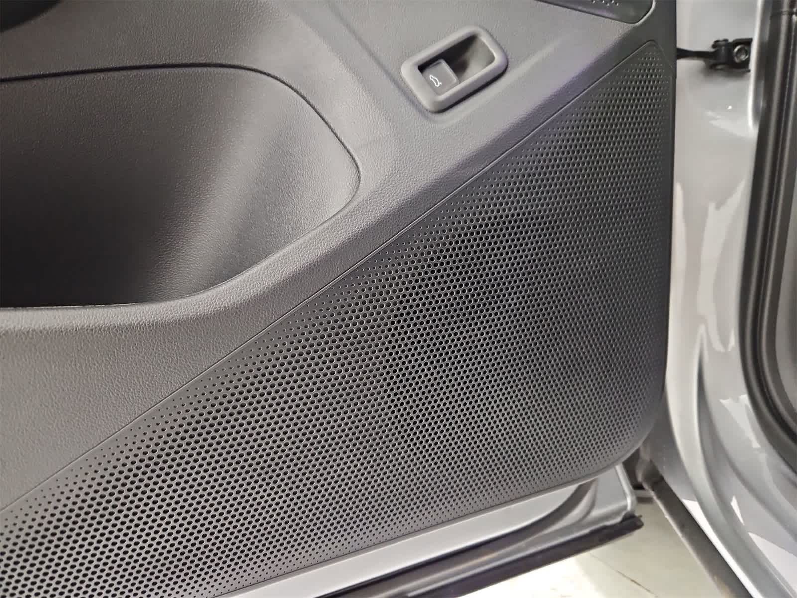 Thumbnail: 2025 Volkswagen Tiguan - 32