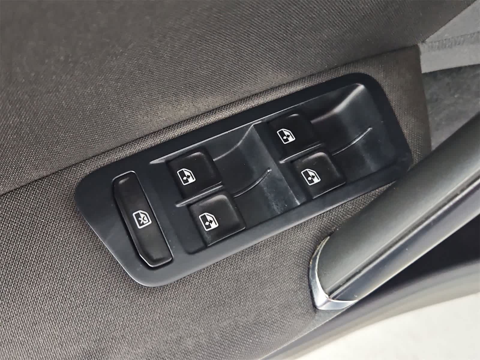 2016 Volkswagen e-Golf SE 16
