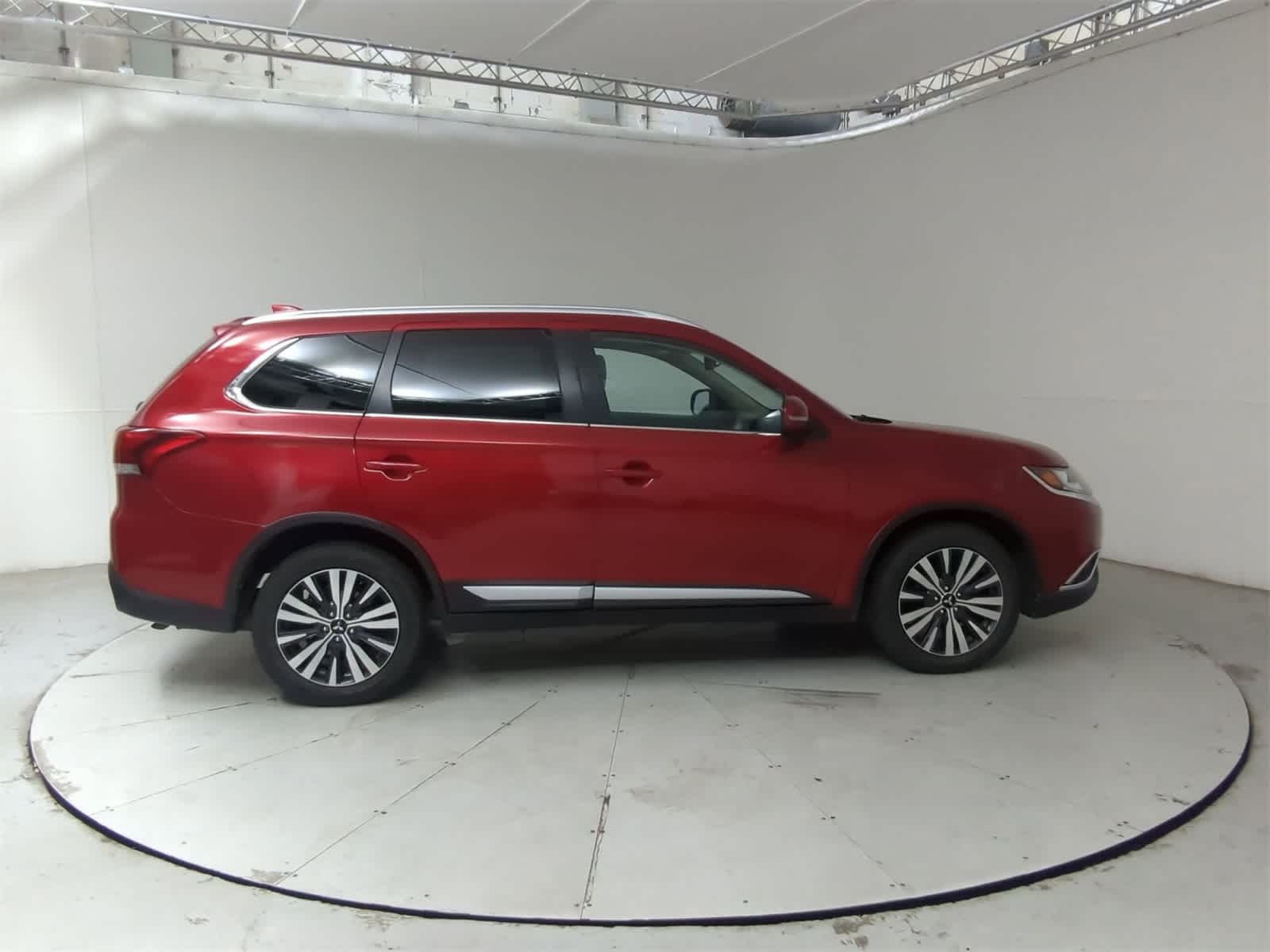 Thumbnail: 2020 Mitsubishi Outlander - 7