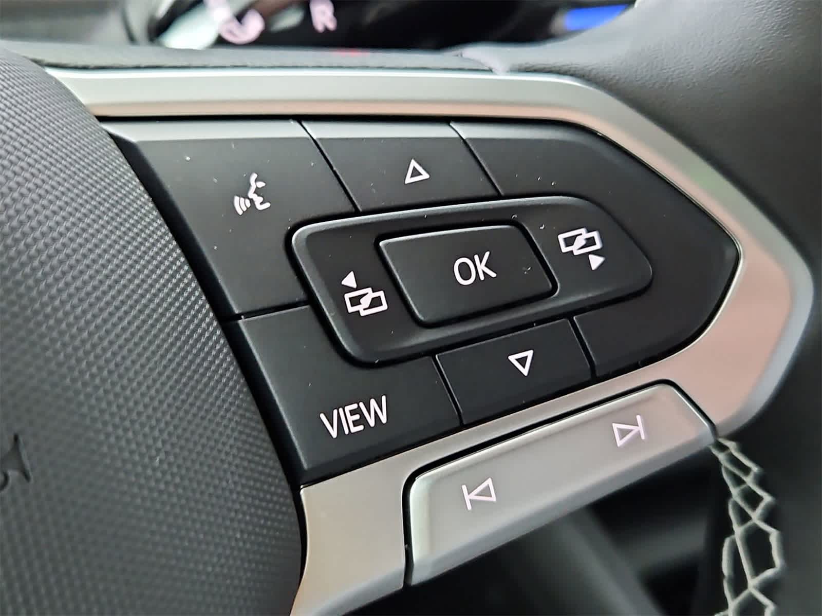 Thumbnail: 2025 Volkswagen Tiguan - 24