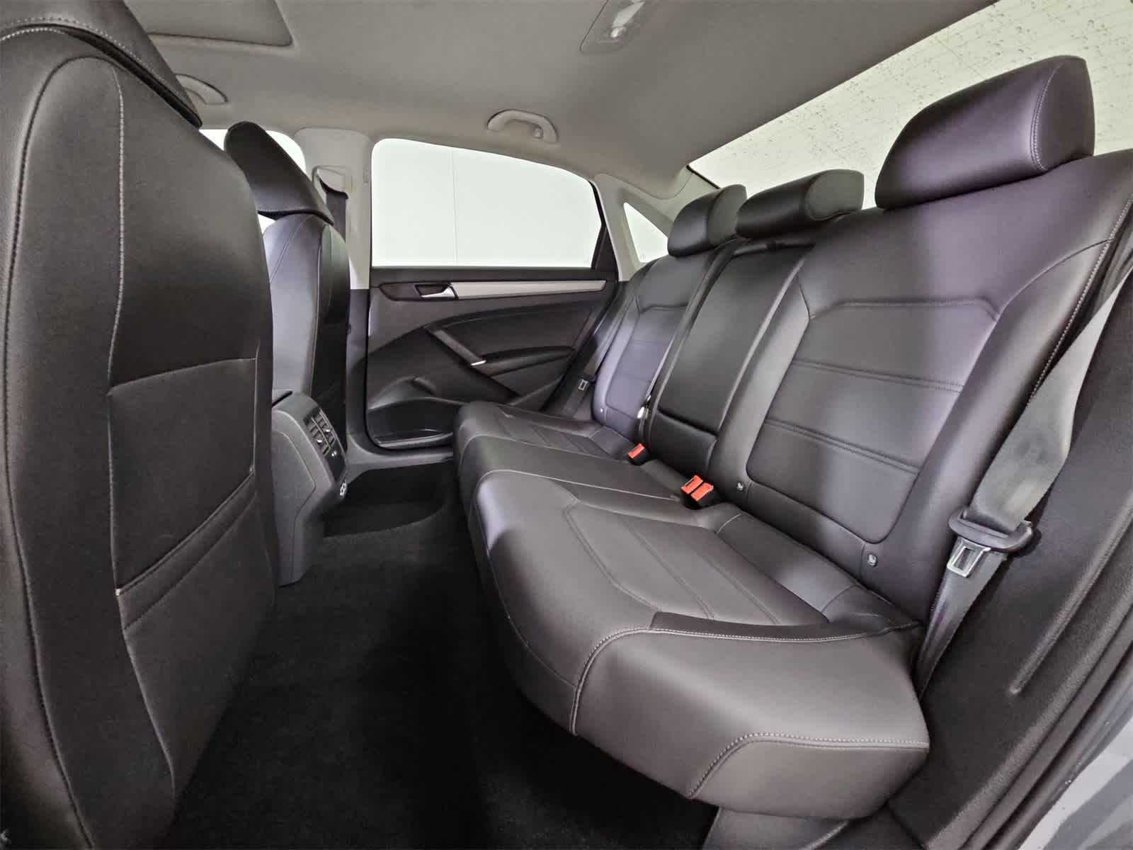 Thumbnail: 2022 Volkswagen Passat - 20