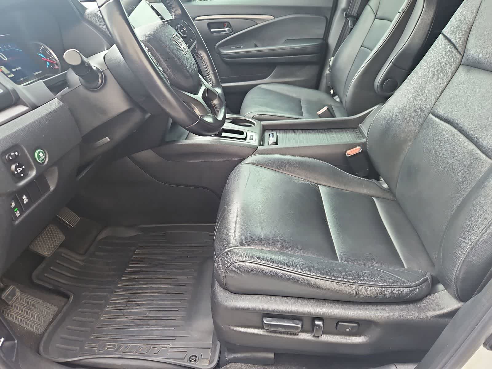 Thumbnail: 2019 Honda Pilot - 16