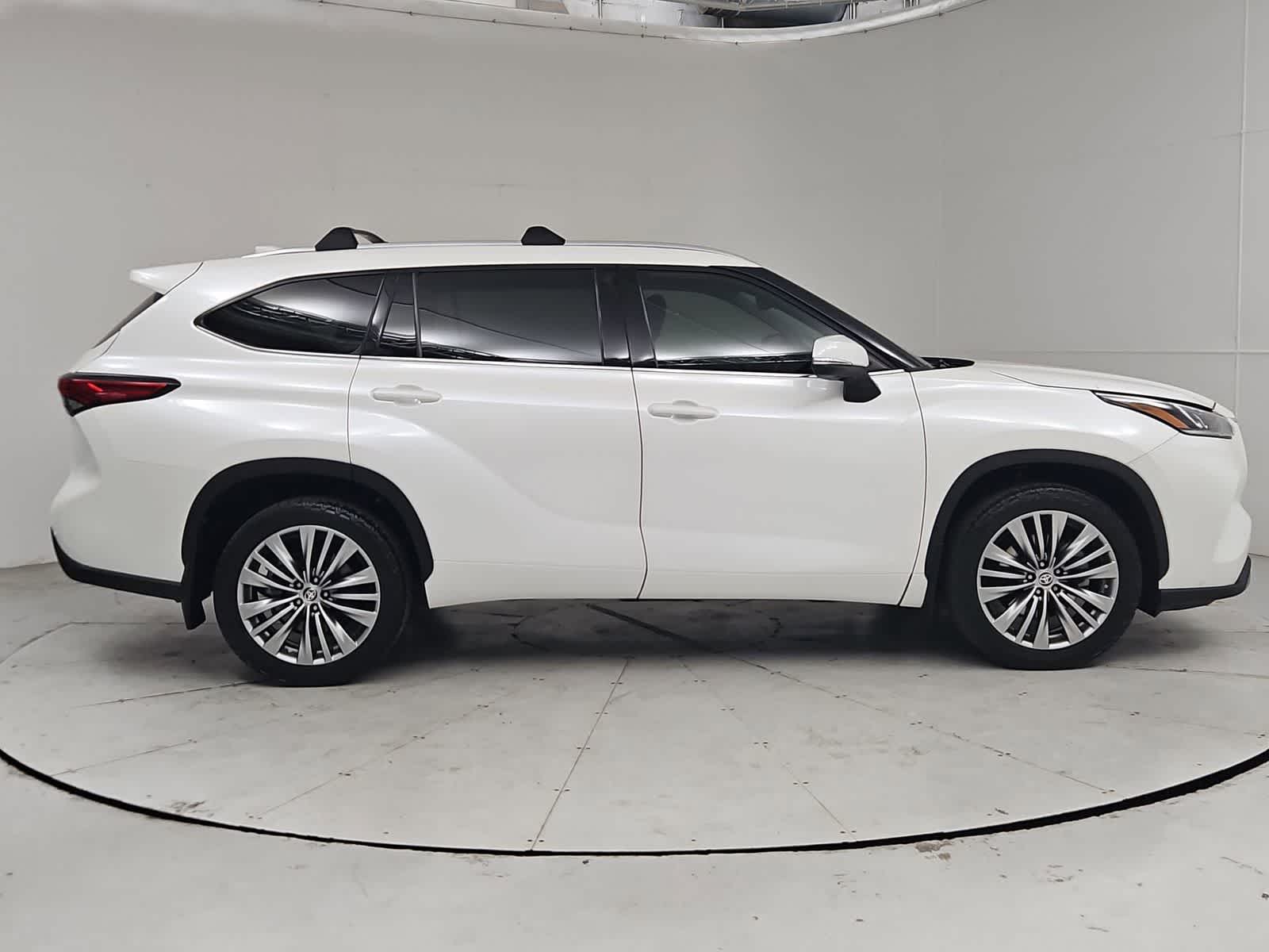 Thumbnail: 2020 Toyota Highlander - 6