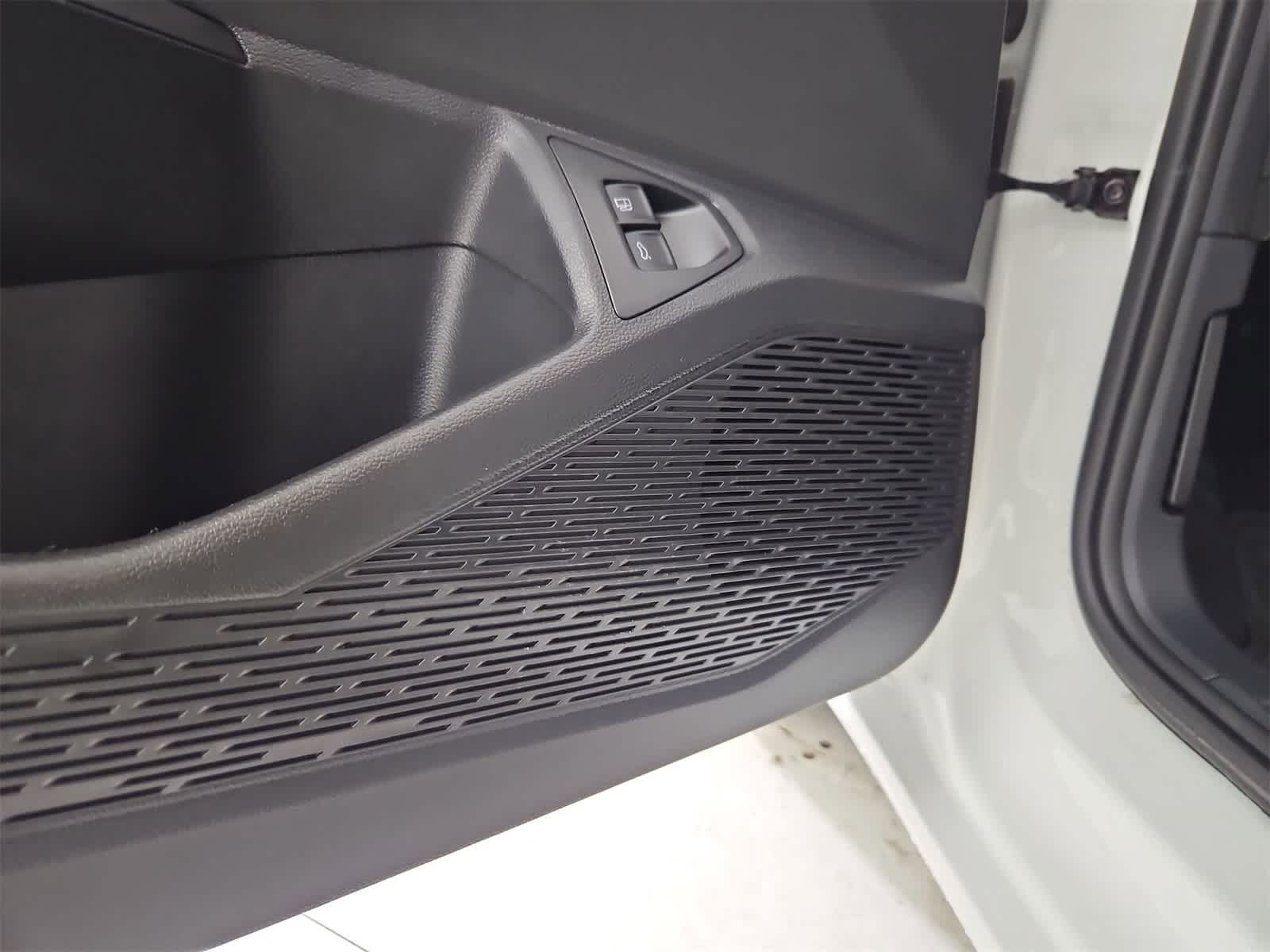 Thumbnail: 2020 Volkswagen Jetta - 32