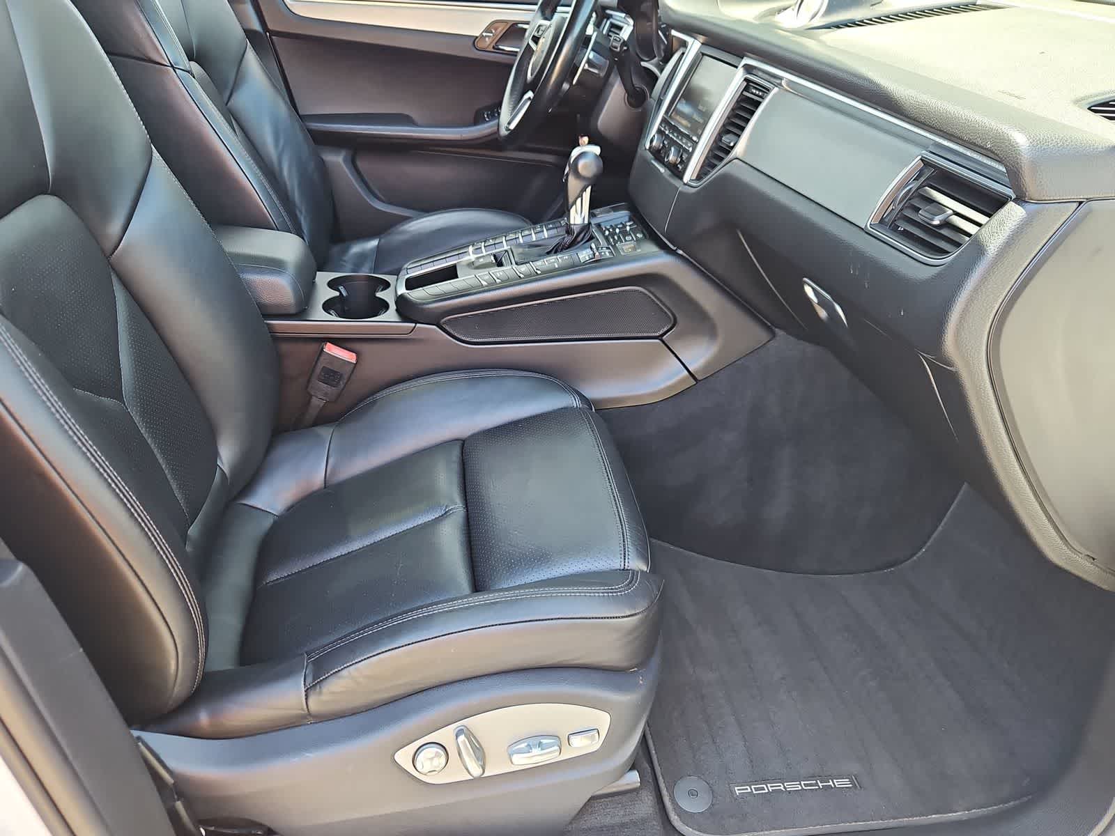 Thumbnail: 2016 Porsche Macan - 22