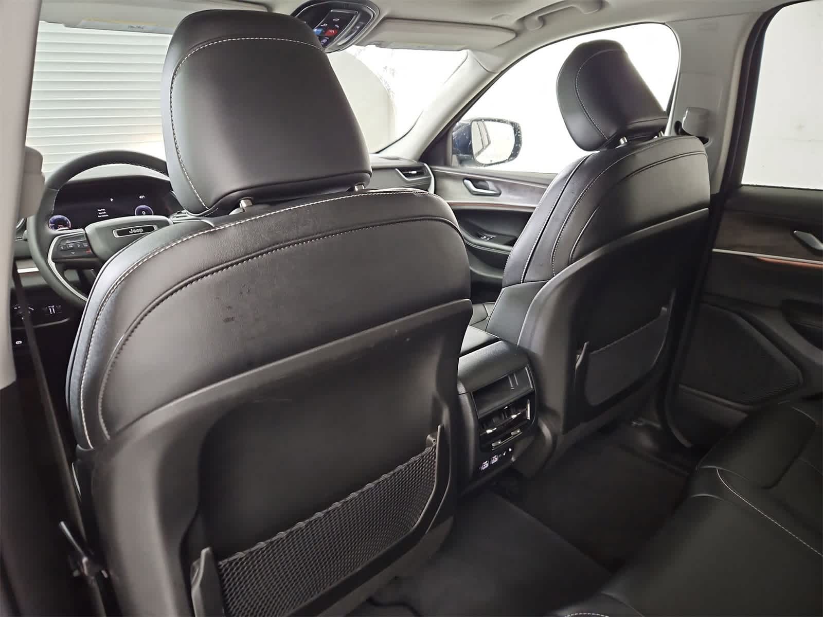 Thumbnail: 2023 Jeep Grand Cherokee - 18