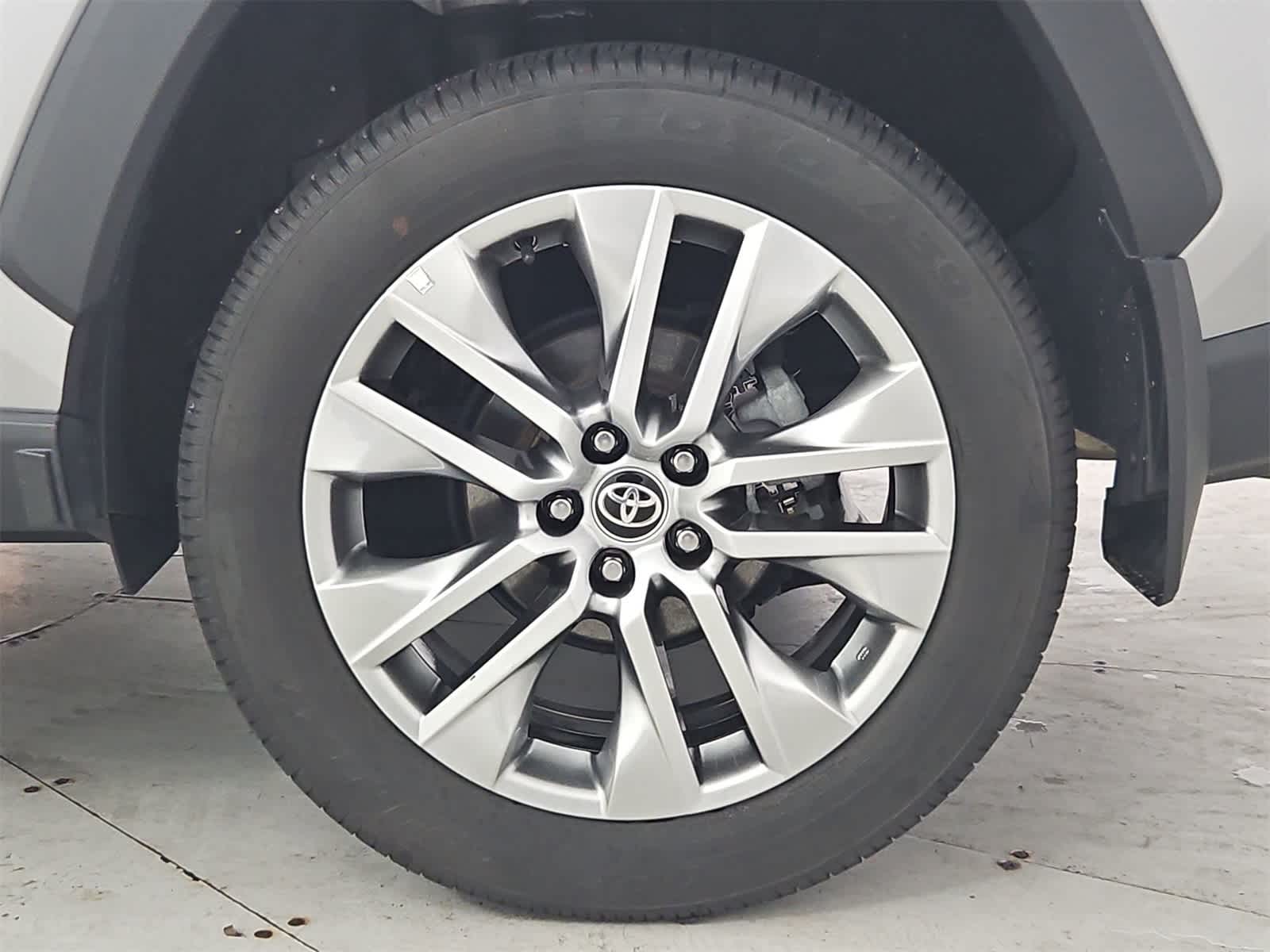 Thumbnail: 2020 Toyota RAV4 - 13