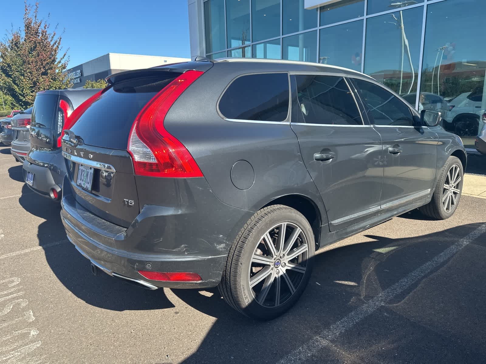 Thumbnail: 2015 Volvo XC60 - 3