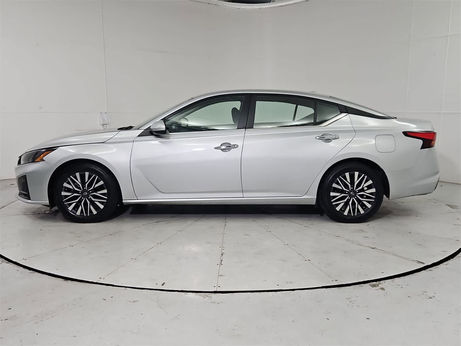 2023 Nissan Altima 2.5 SV photo 3