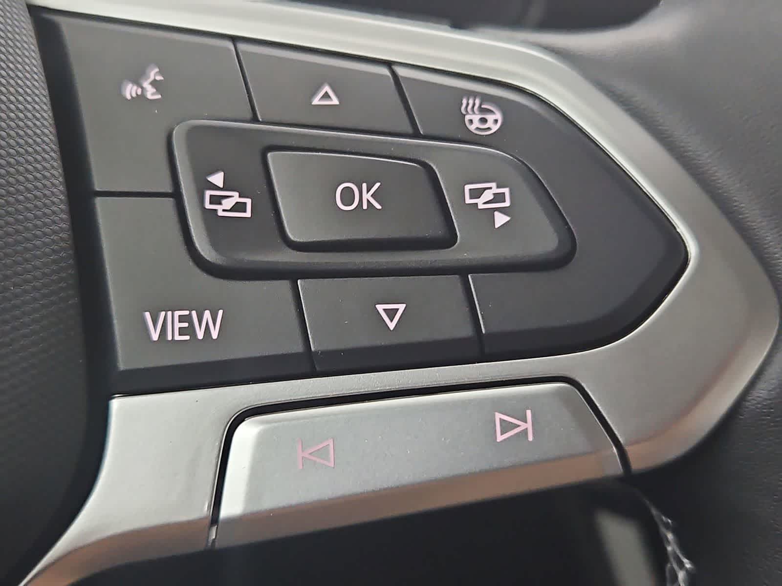 Thumbnail: 2025 Volkswagen Taos - 24