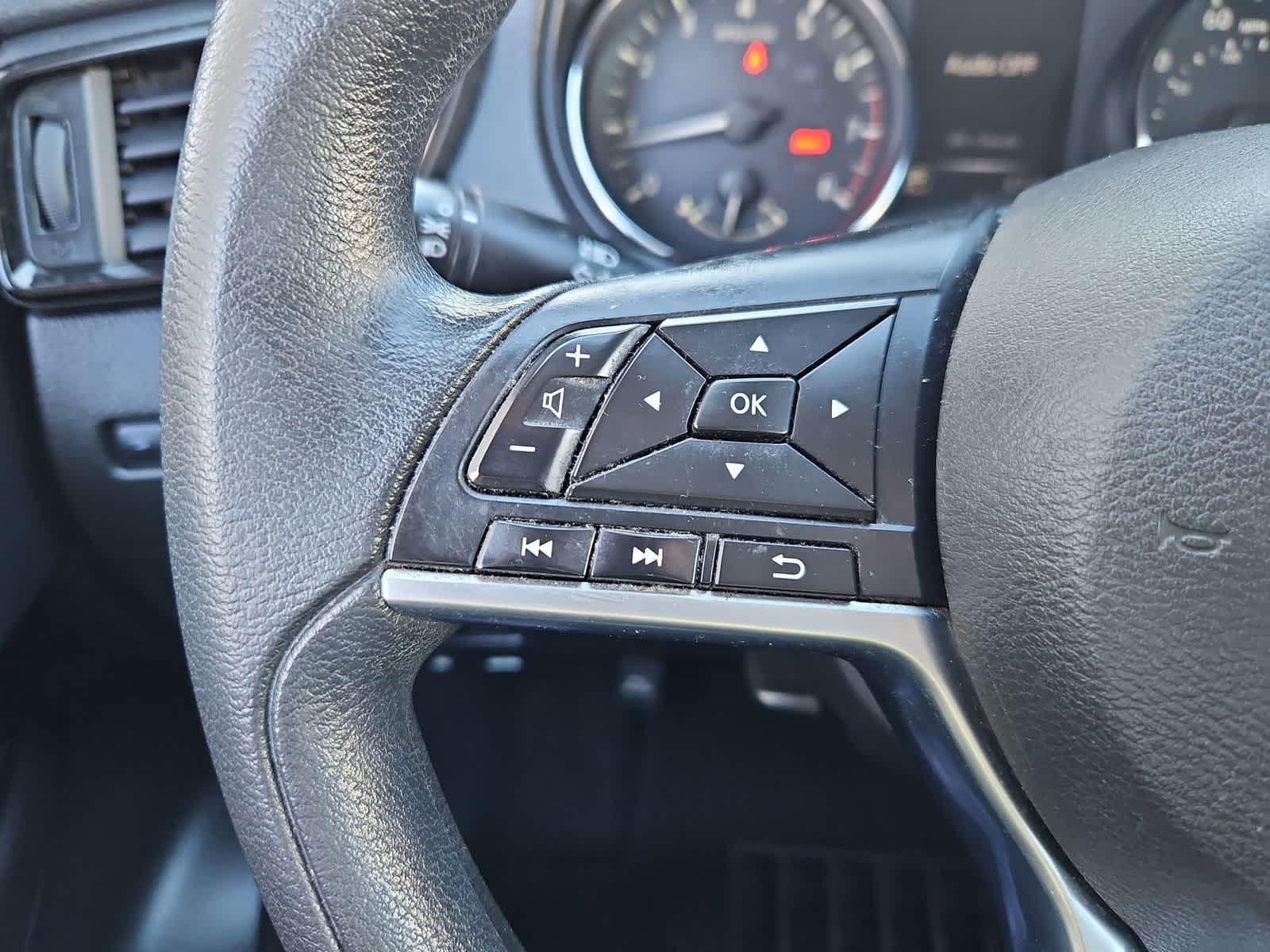 Thumbnail: 2018 Nissan Rogue Sport - 23