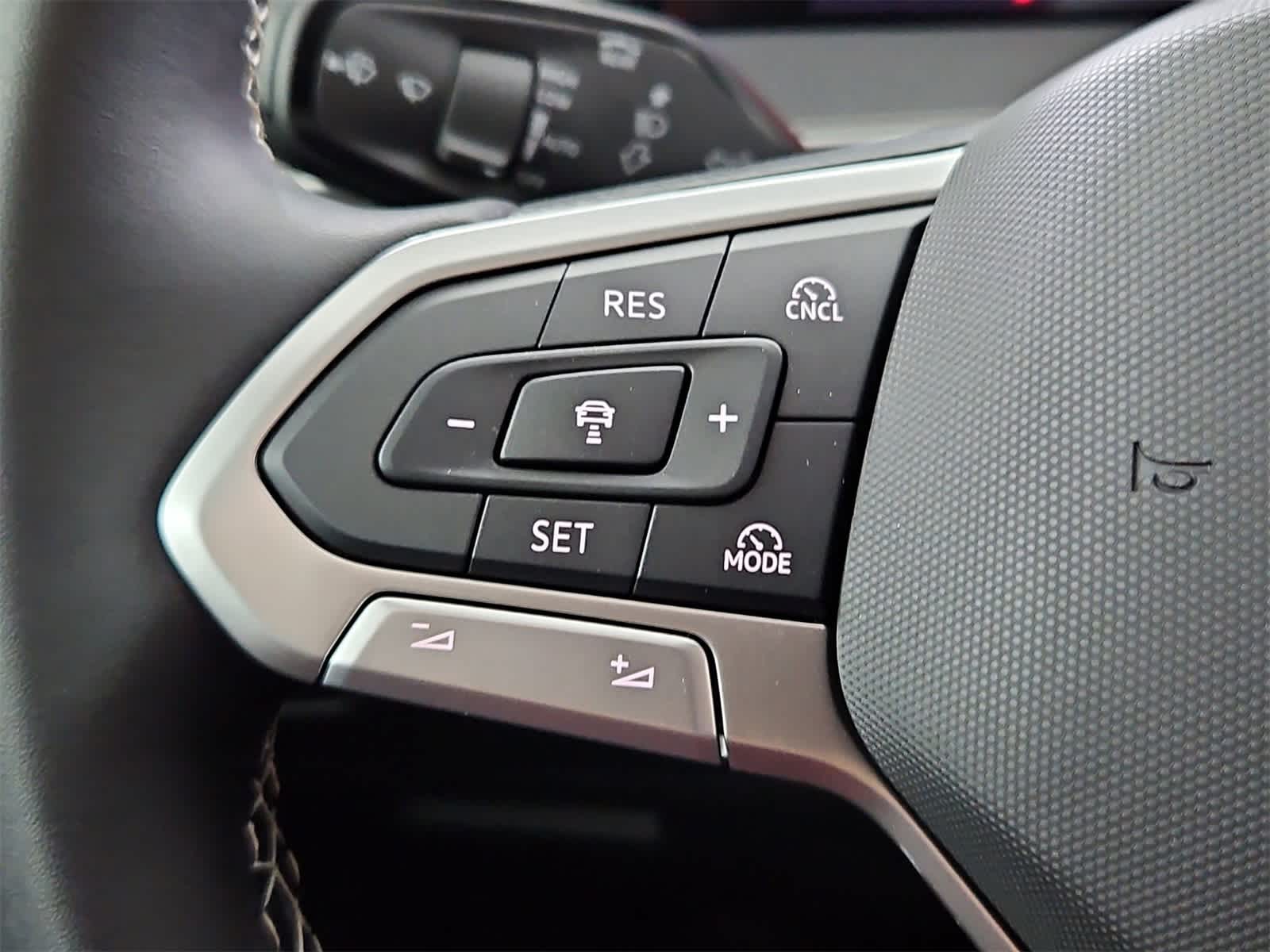 Thumbnail: 2025 Volkswagen Tiguan - 23