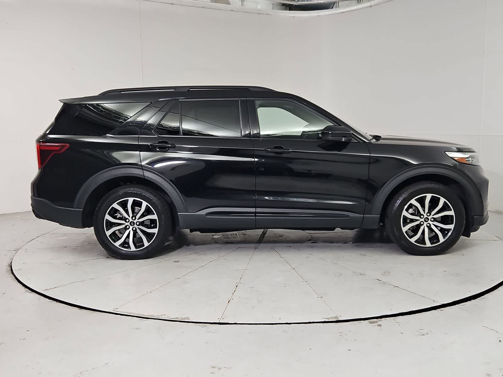 Thumbnail: 2022 Ford Explorer - 7