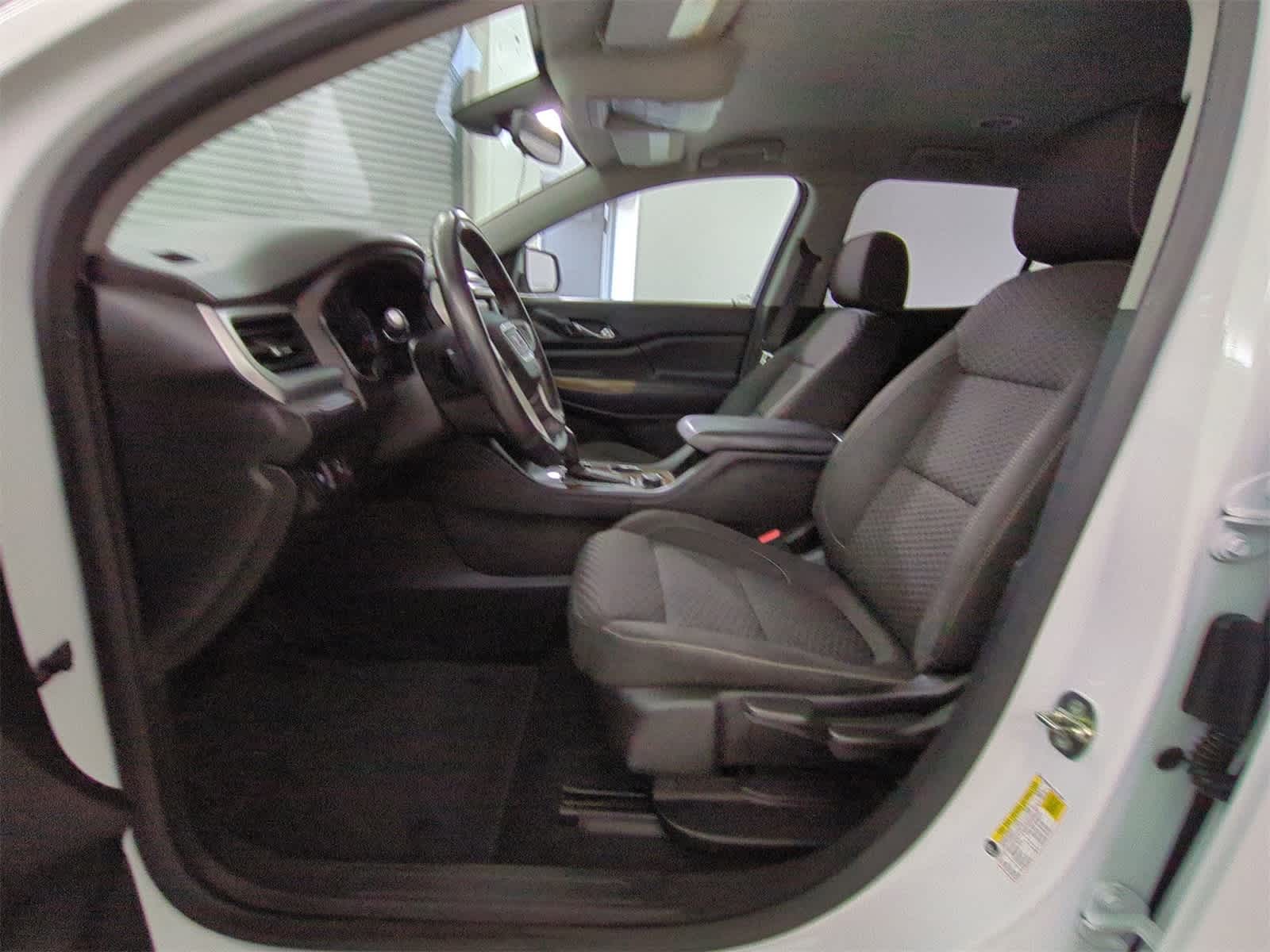 Thumbnail: 2018 GMC Acadia - 16
