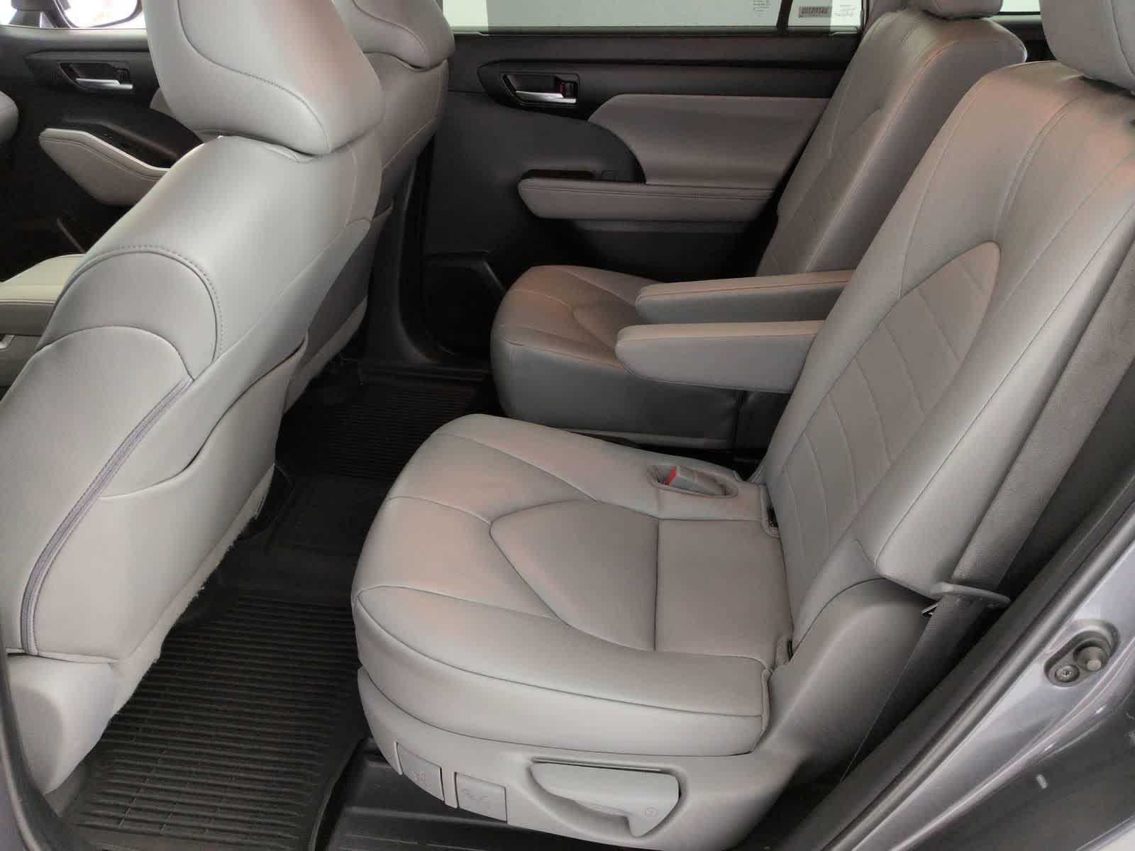 Thumbnail: 2023 Toyota Highlander - 19