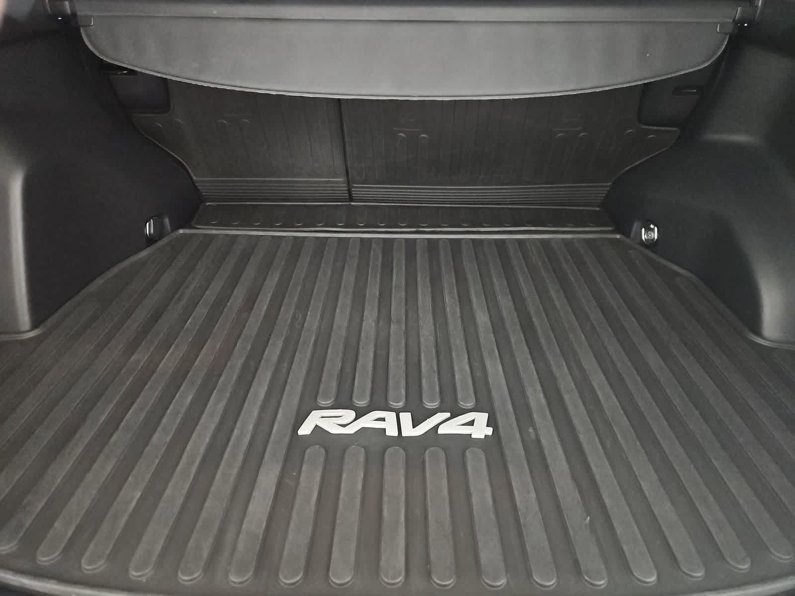 Thumbnail: 2020 Toyota RAV4 - 34