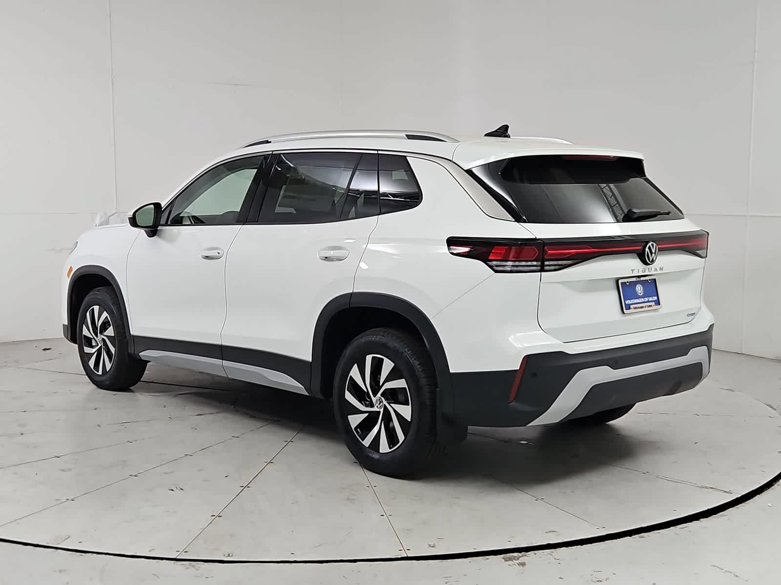 Thumbnail: 2026 Volkswagen Tiguan - 4