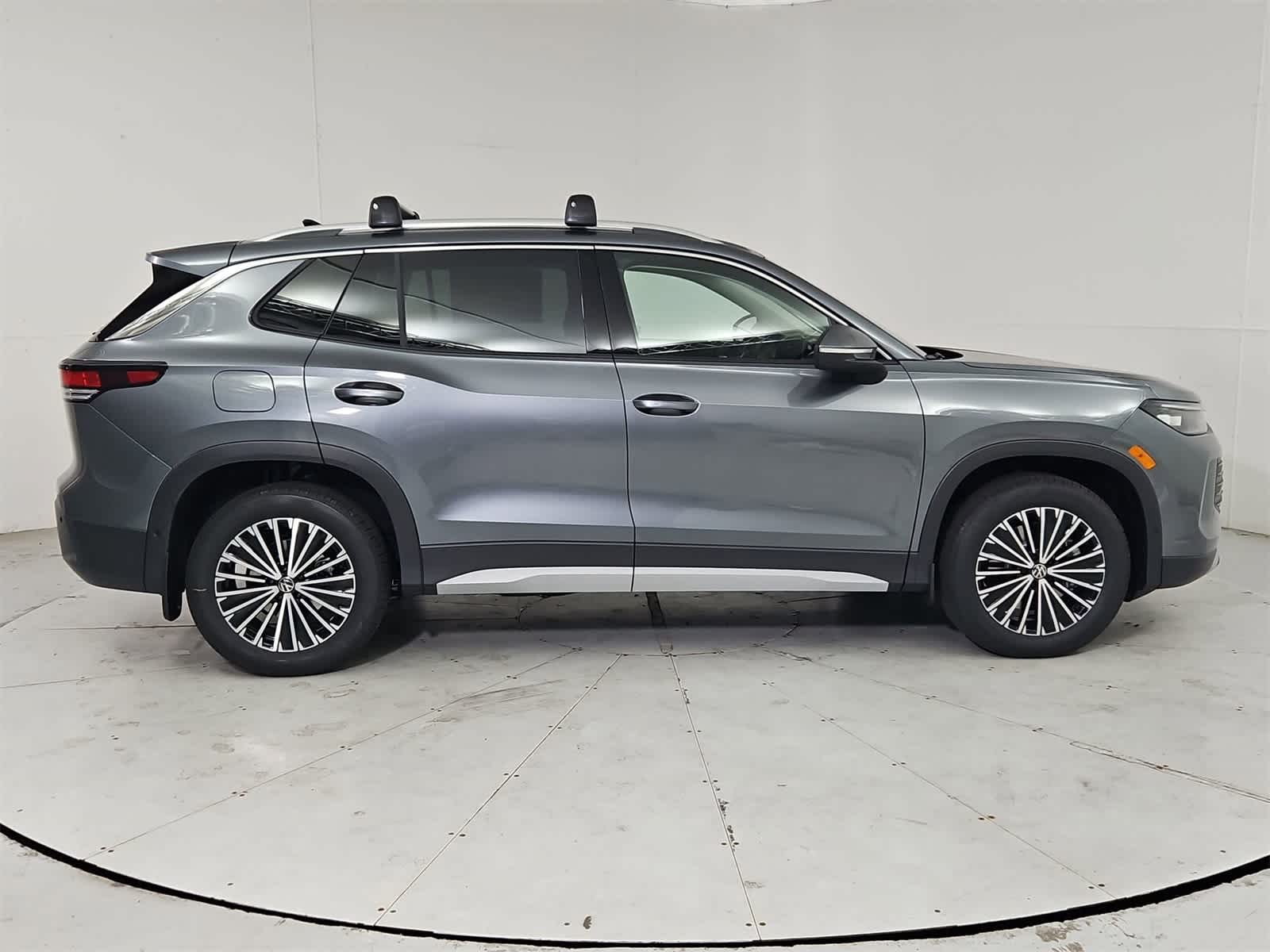 Thumbnail: 2025 Volkswagen Tiguan - 7