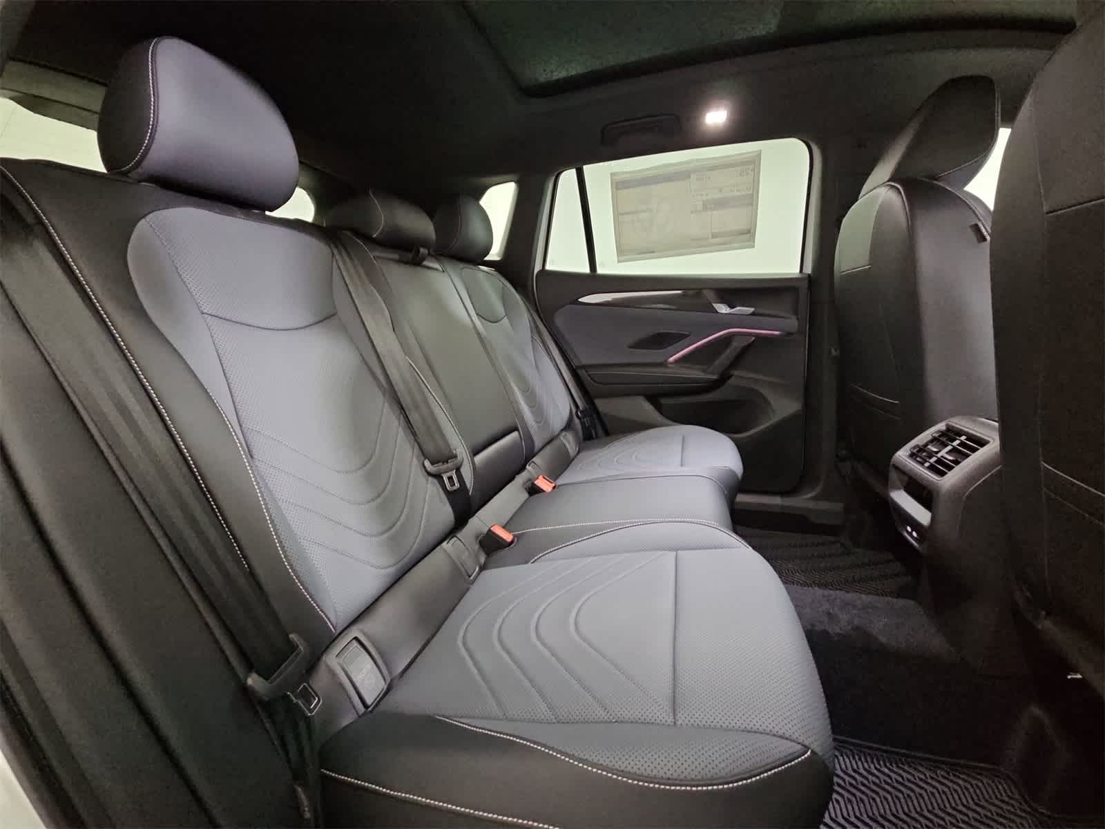 Thumbnail: 2025 Volkswagen Tiguan - 21