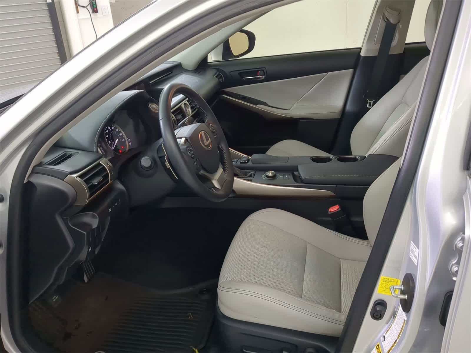 Thumbnail: 2015 Lexus IS - 15