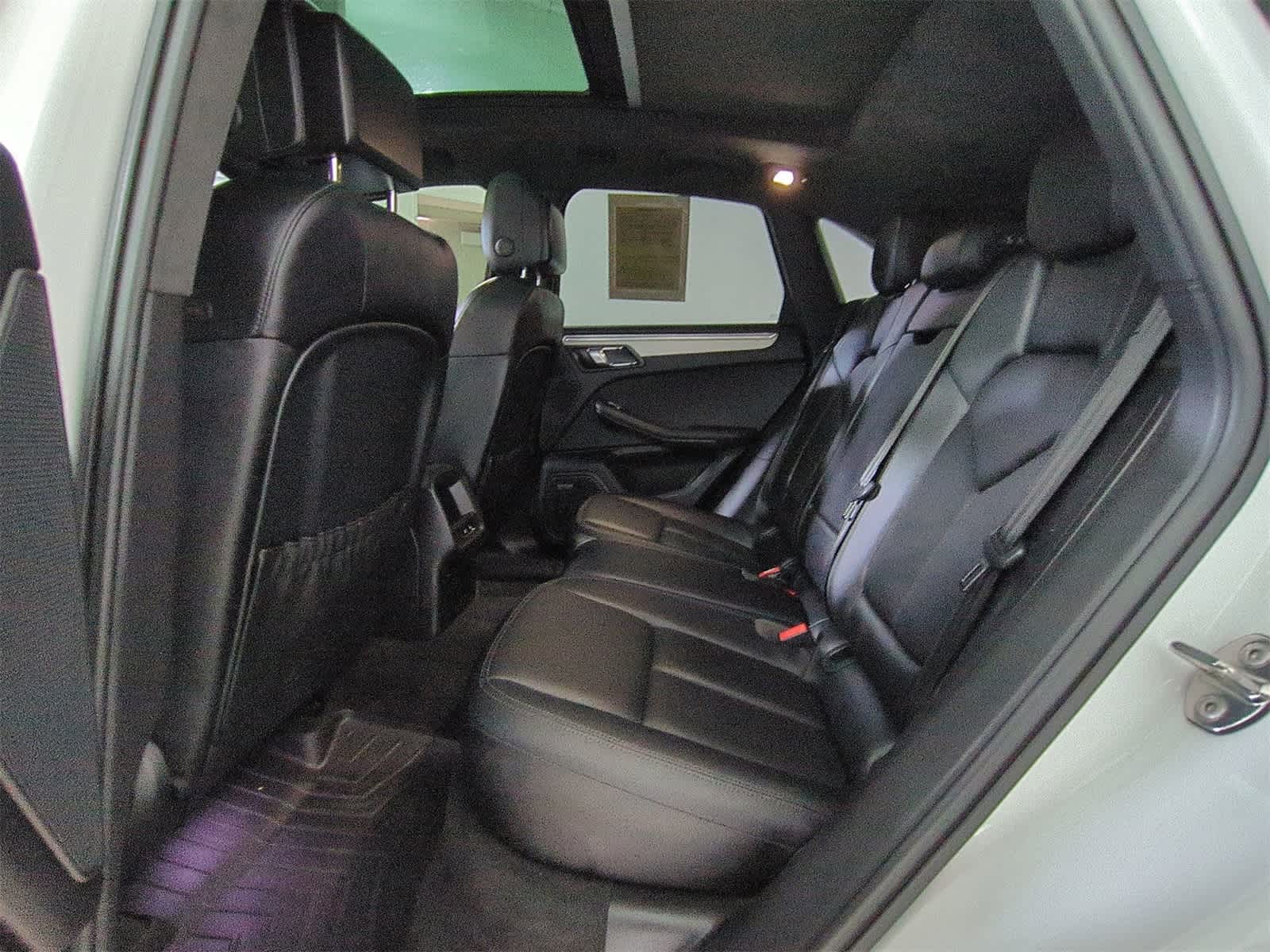 Thumbnail: 2015 Porsche Macan - 20