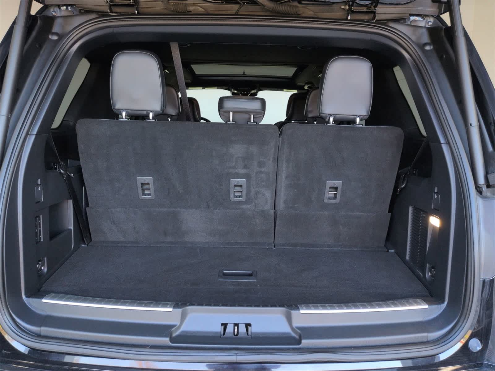 Thumbnail: 2023 Lincoln Navigator - 34