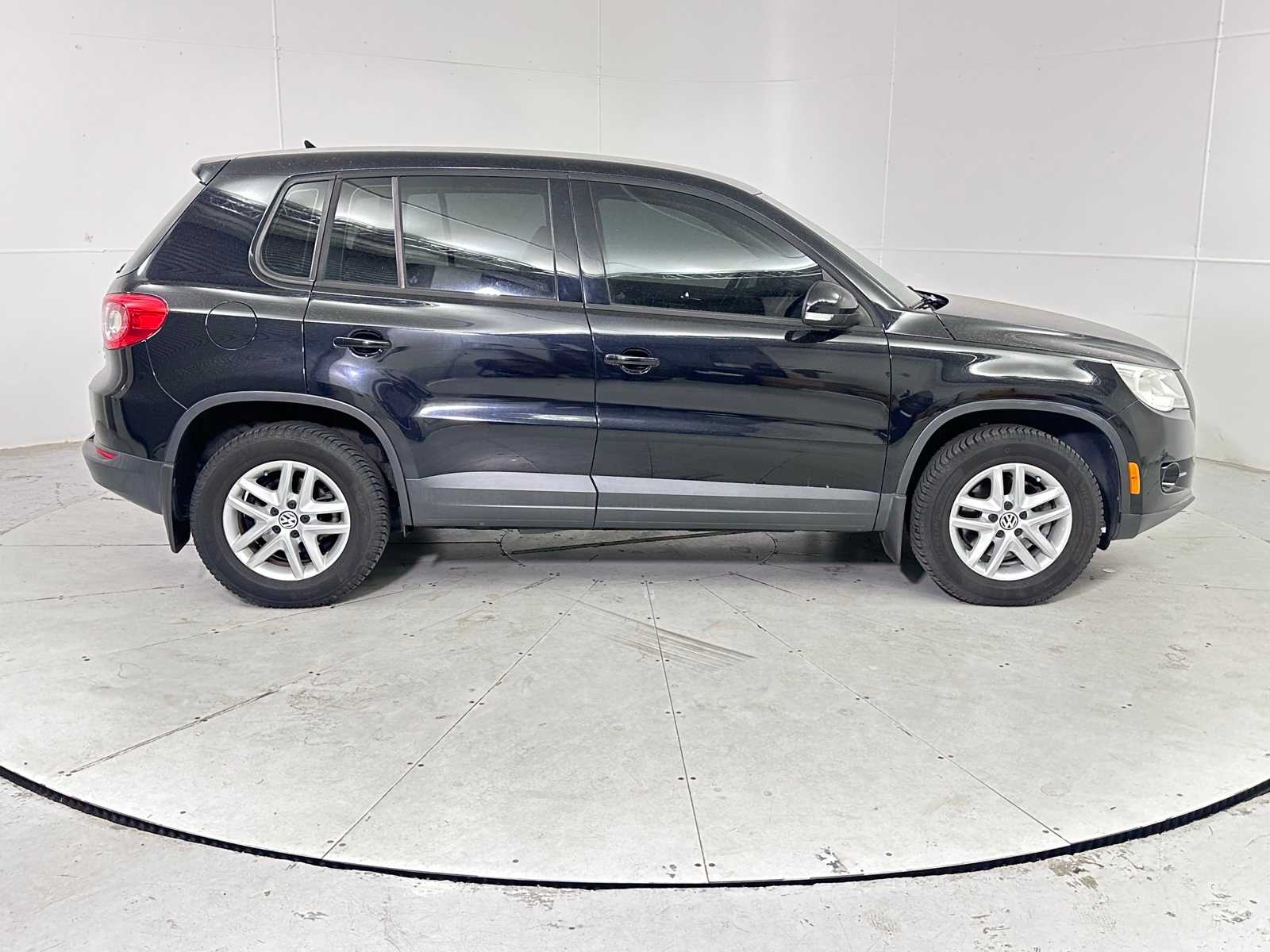 Thumbnail: 2011 Volkswagen Tiguan - 6