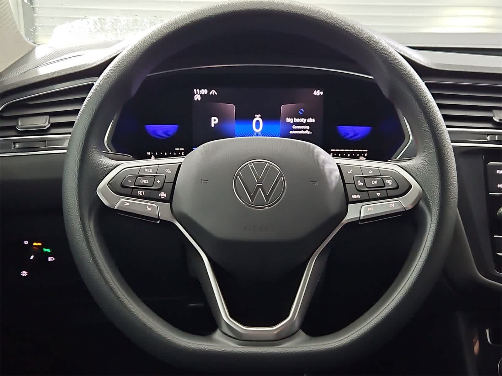 Thumbnail: 2022 Volkswagen Tiguan - 22