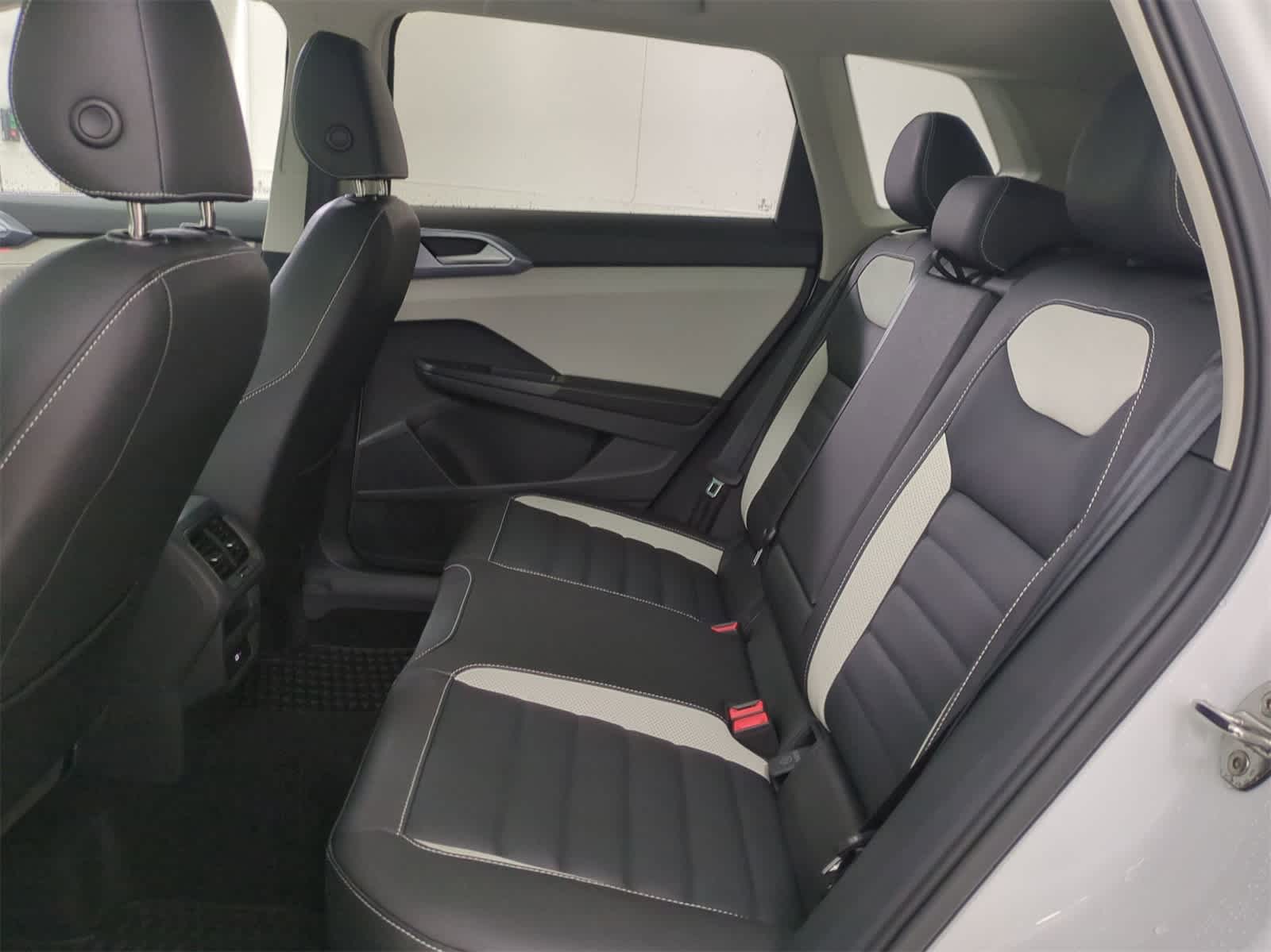 Thumbnail: 2025 Volkswagen Taos - 19