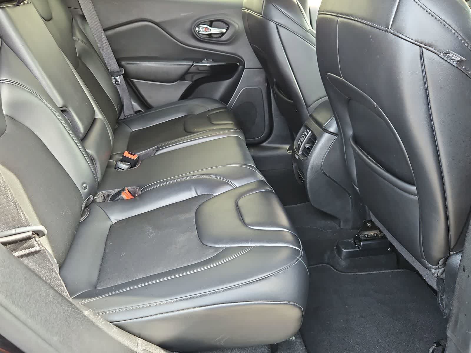 Thumbnail: 2019 Jeep Cherokee - 20