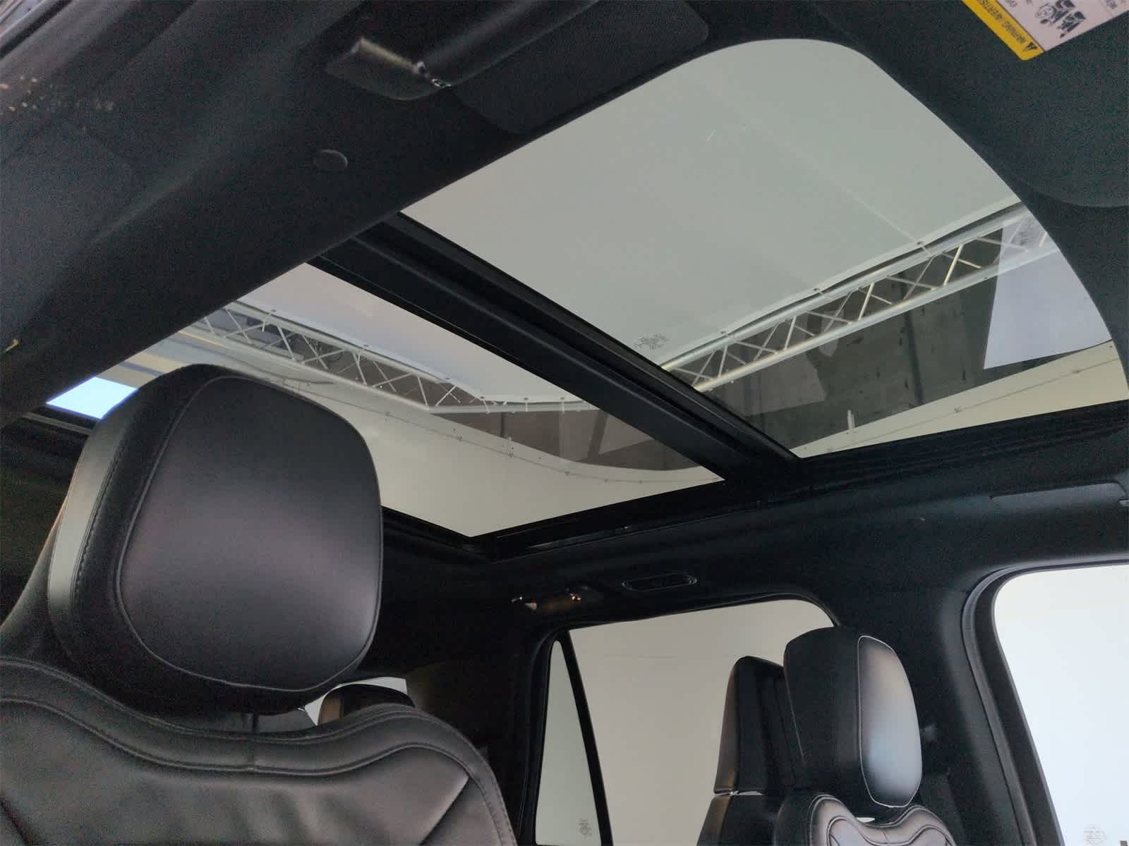 Thumbnail: 2023 Lincoln Navigator - 18