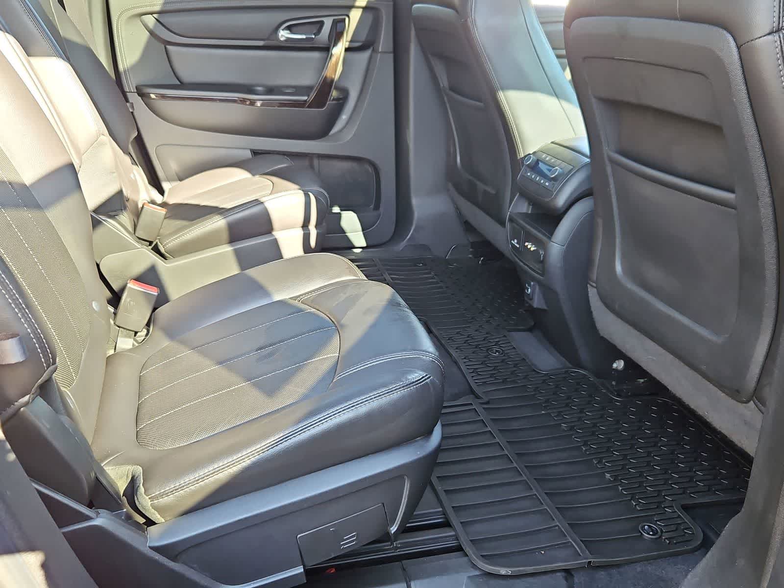 Thumbnail: 2017 Chevrolet Traverse - 21