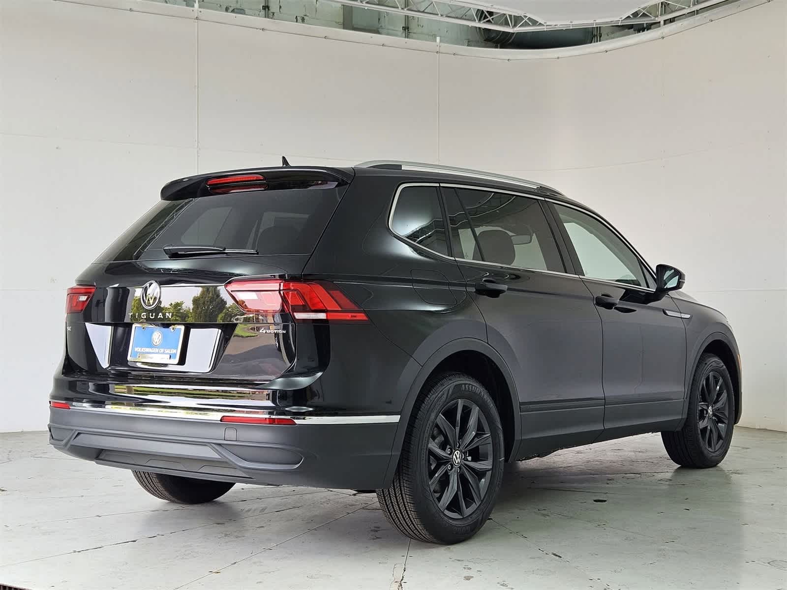 Thumbnail: 2024 Volkswagen Tiguan - 6