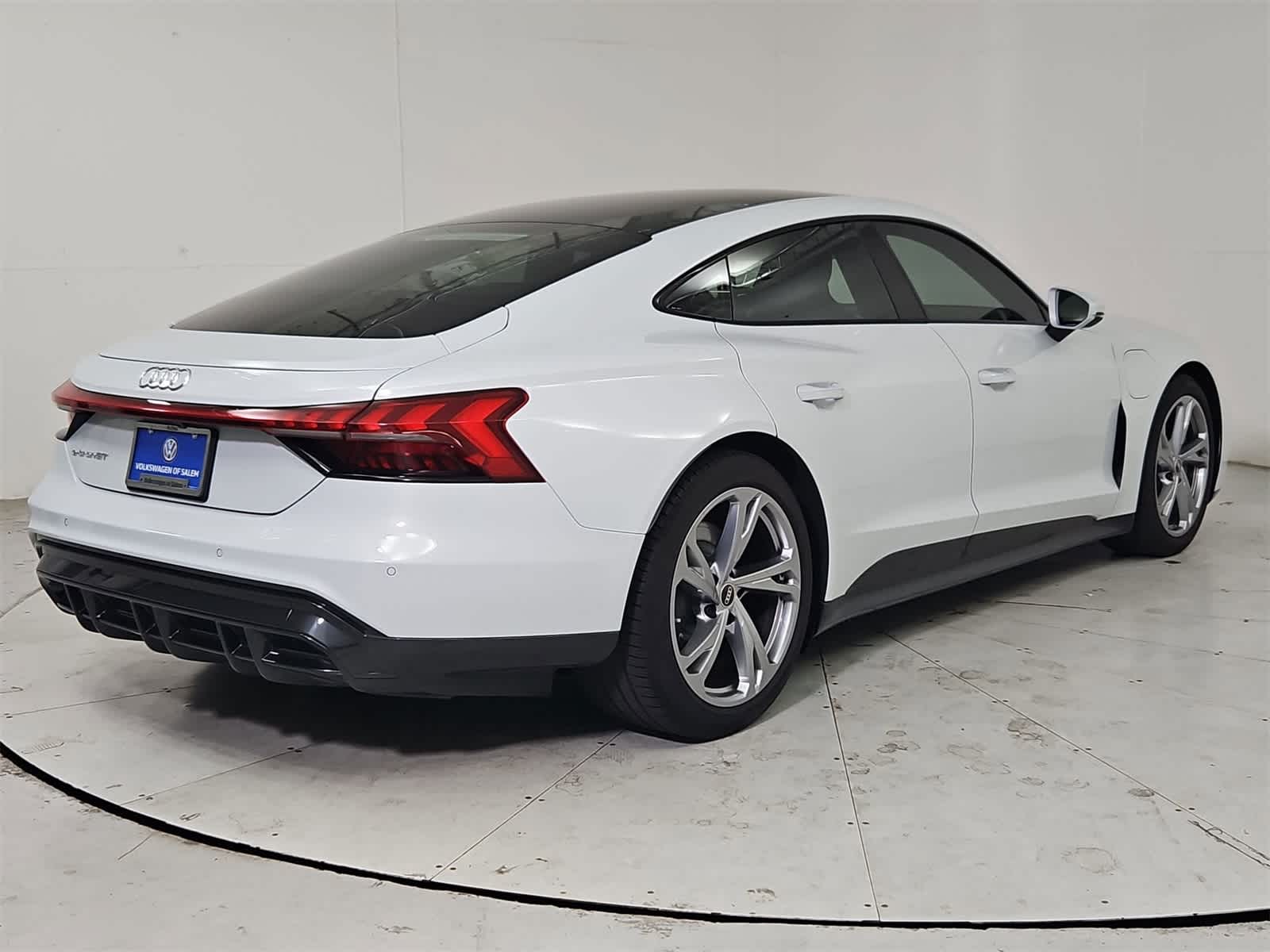 Thumbnail: 2023 Audi e-tron GT - 6