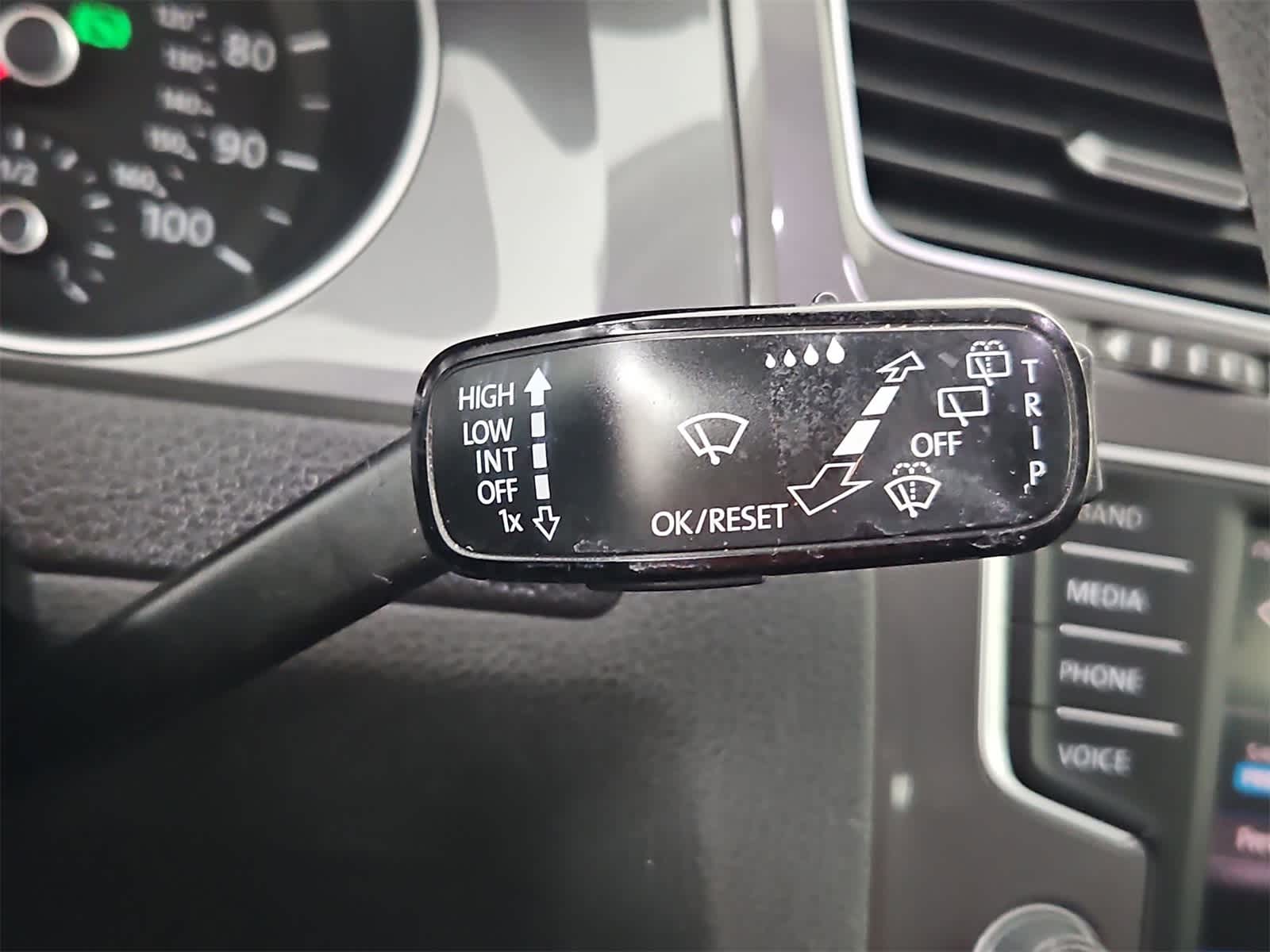2016 Volkswagen e-Golf SE 22
