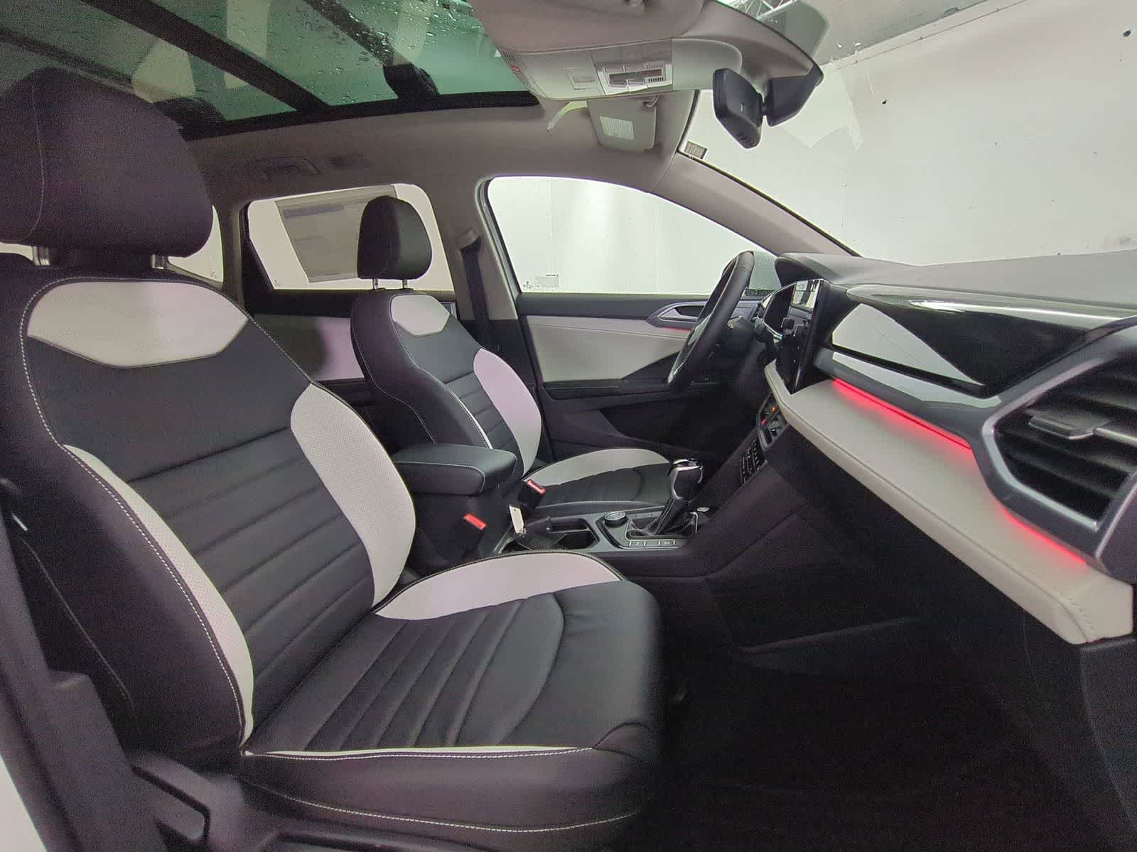 Thumbnail: 2025 Volkswagen Taos - 22