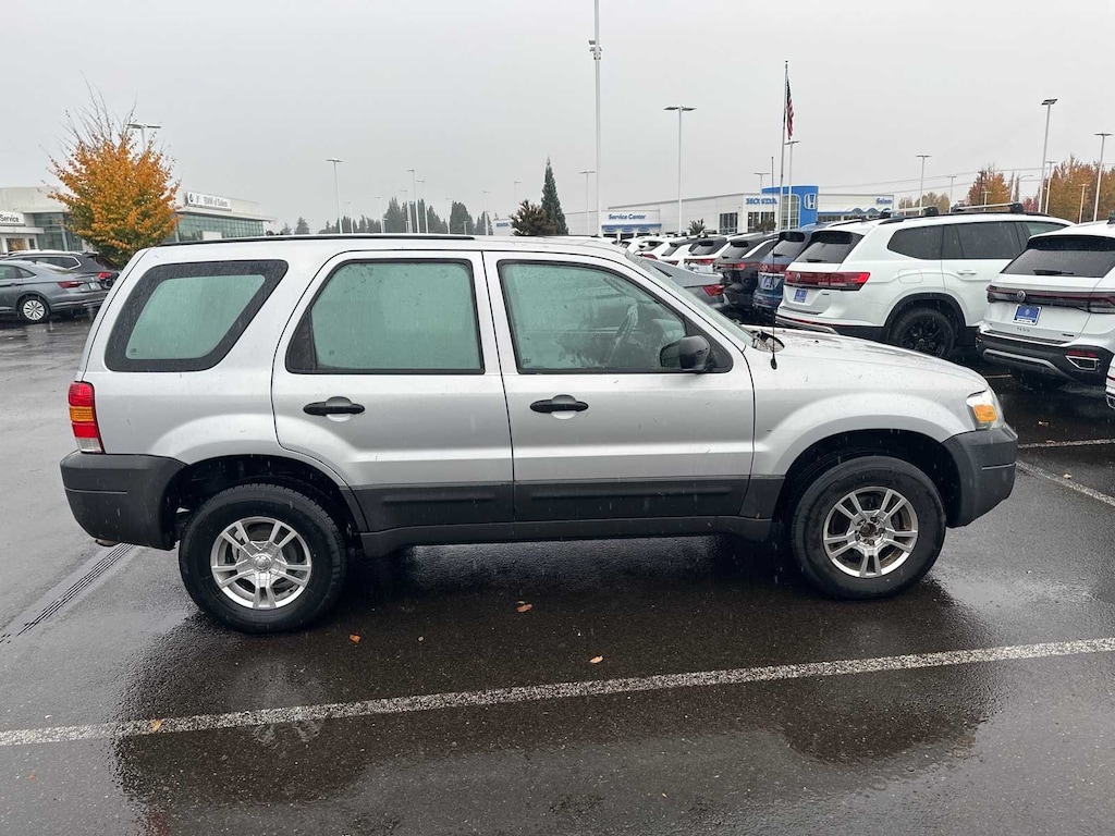 Used 2006 Ford Escape XLS 2.3L SUV
