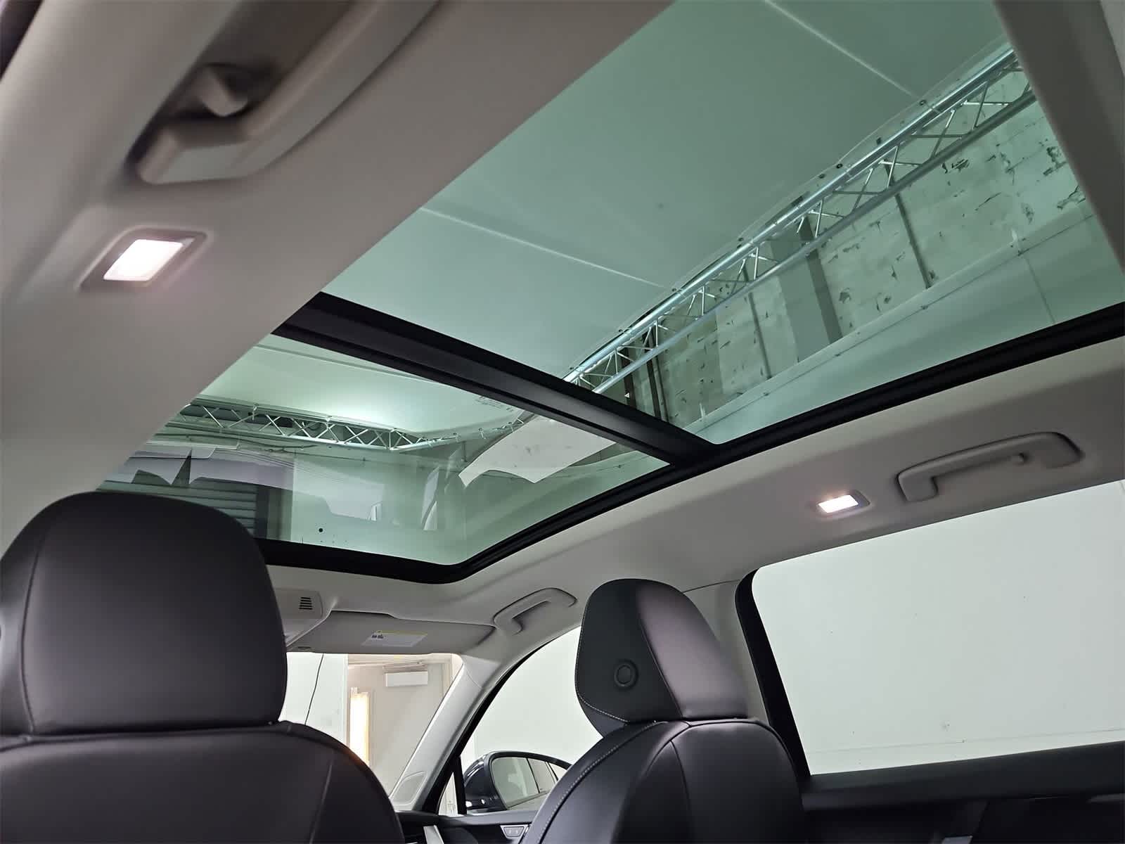 Thumbnail: 2025 Volkswagen Tiguan - 22