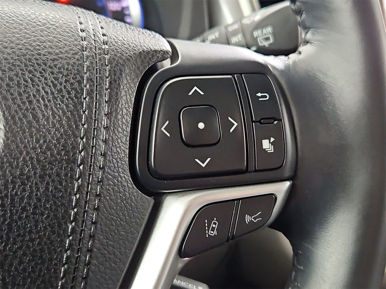 Thumbnail: 2018 Toyota Highlander - 26