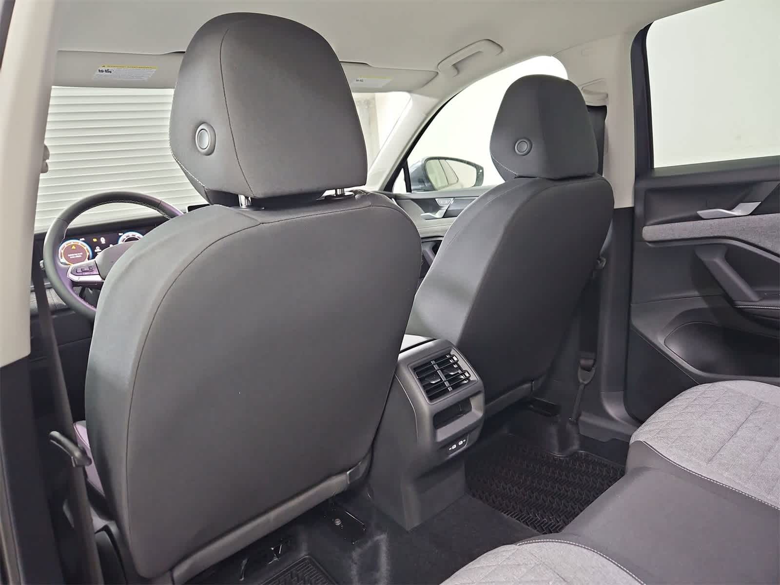 Thumbnail: 2025 Volkswagen Tiguan - 18