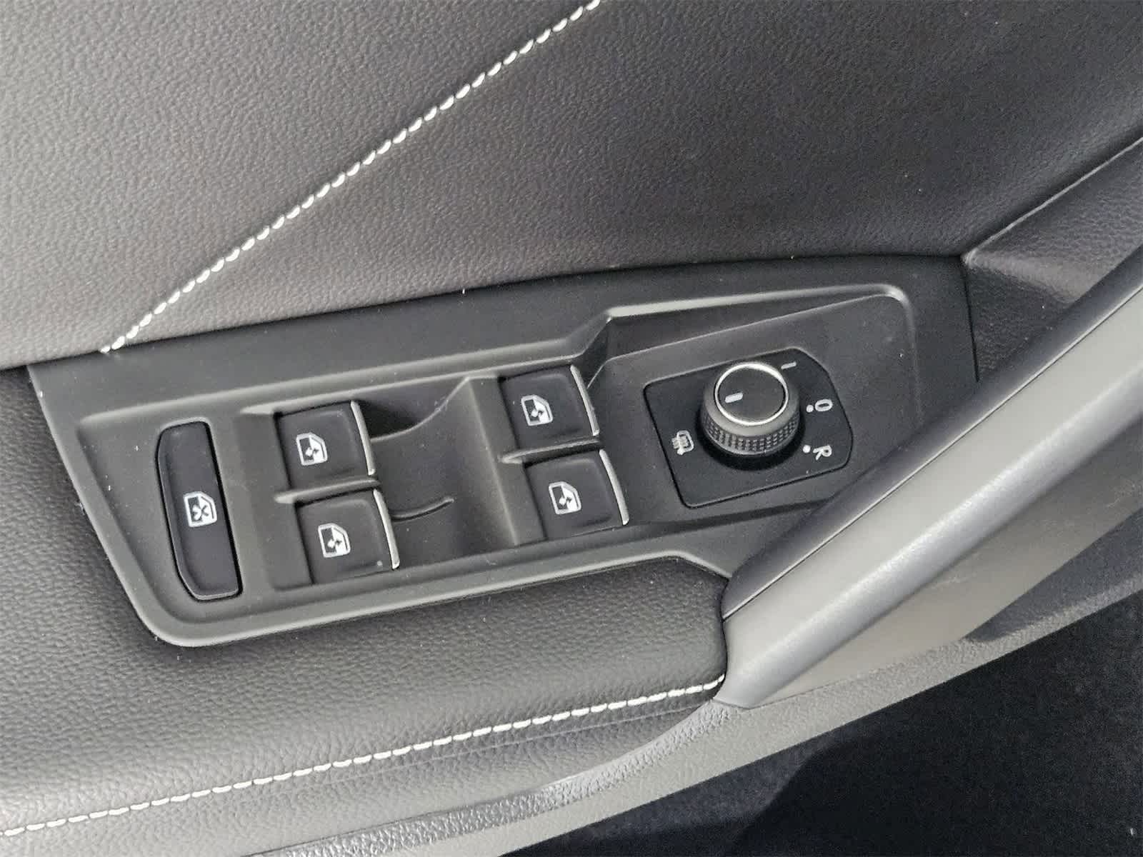 Thumbnail: 2024 Volkswagen Tiguan - 15