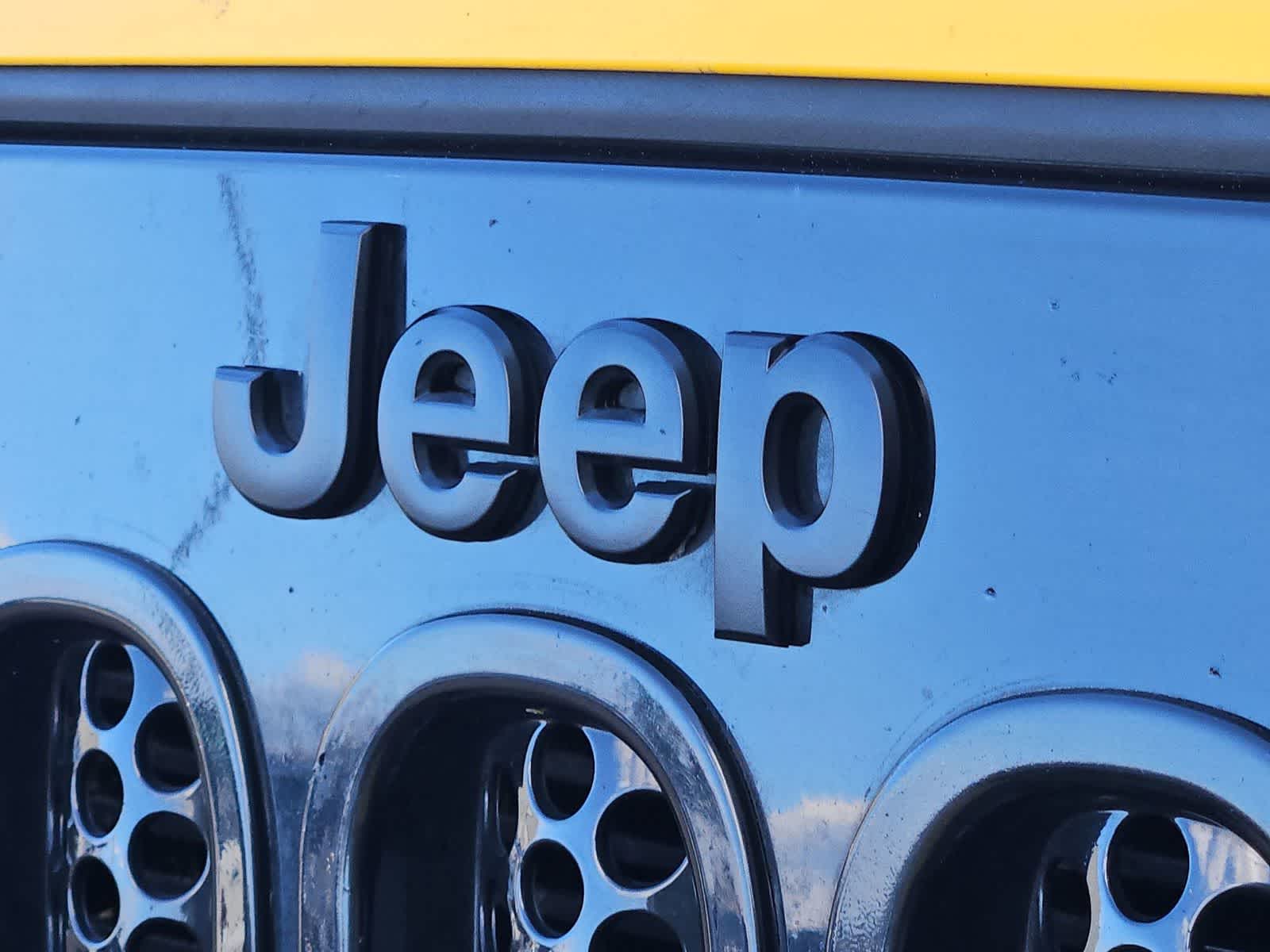 Thumbnail: 2015 Jeep Wrangler - 11