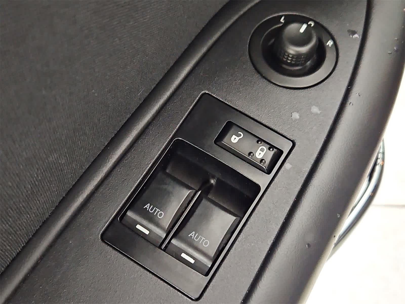 Thumbnail: 2012 Dodge Challenger - 17