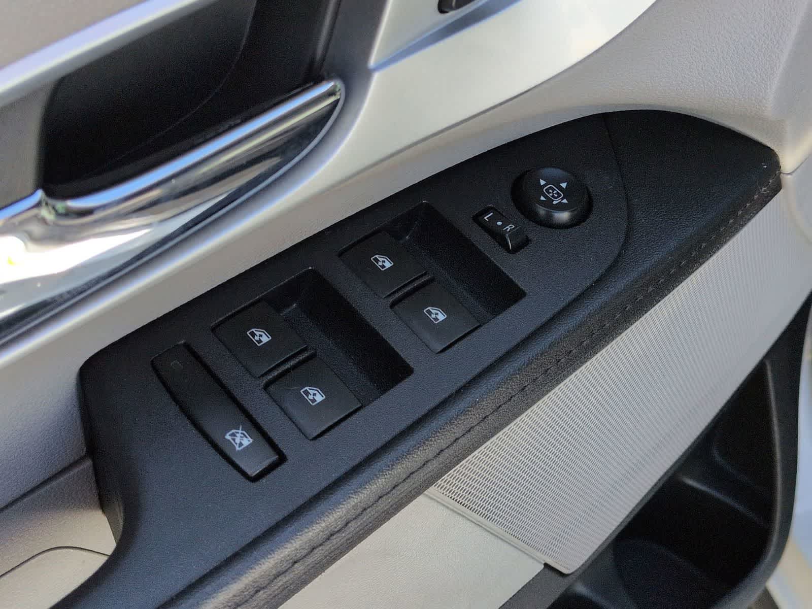 Thumbnail: 2017 Chevrolet Equinox - 17