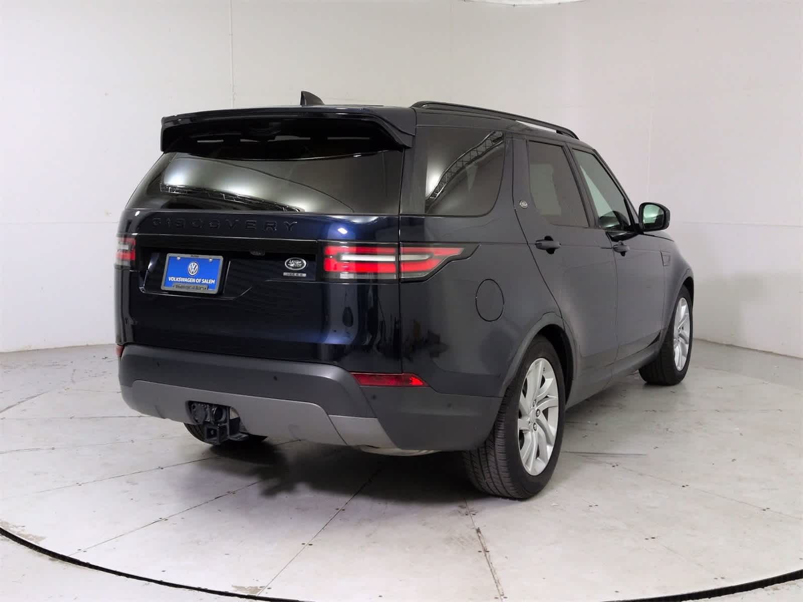 Thumbnail: 2020 Land Rover Discovery - 6