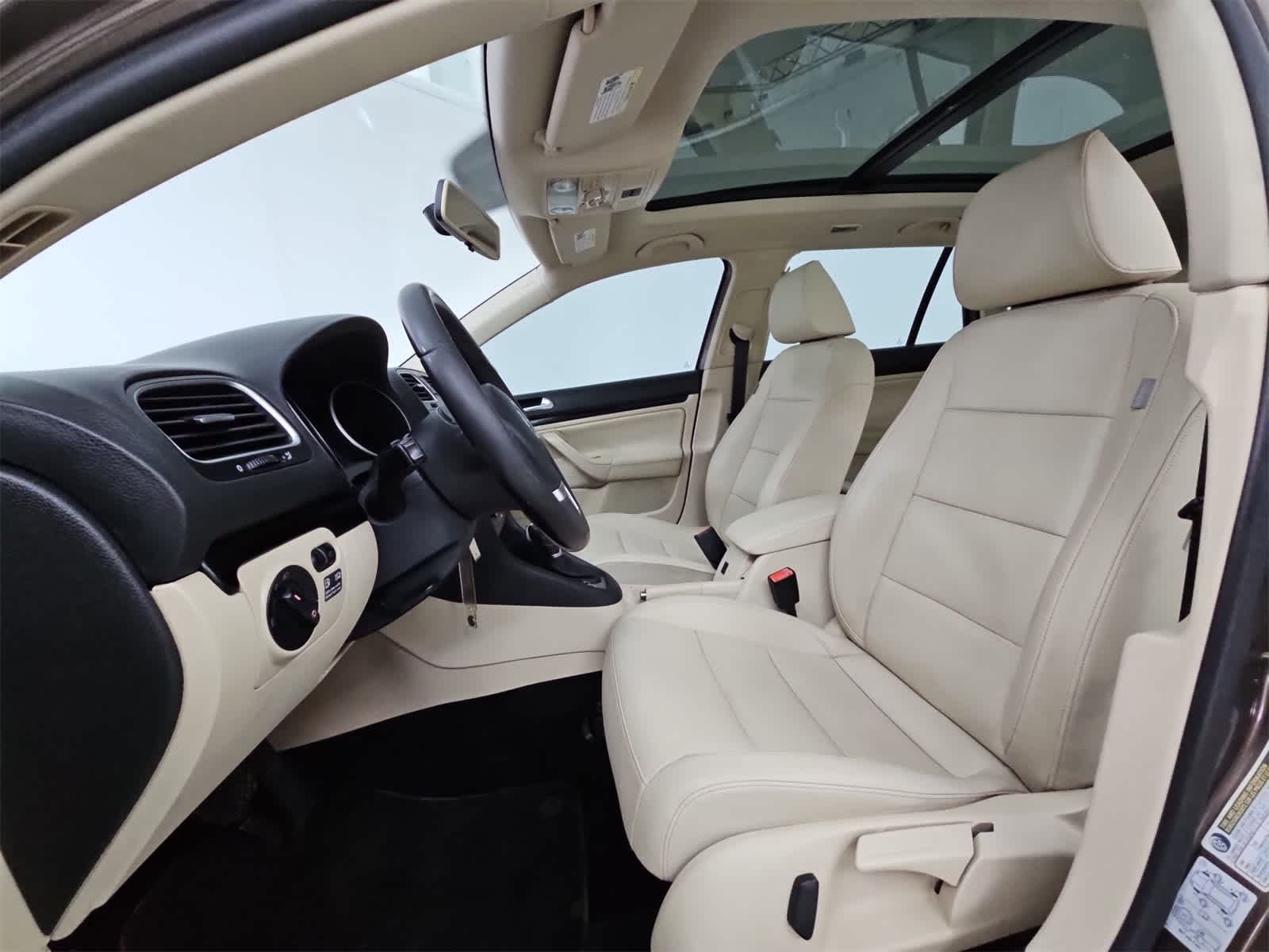 Thumbnail: 2011 Volkswagen Jetta - 15