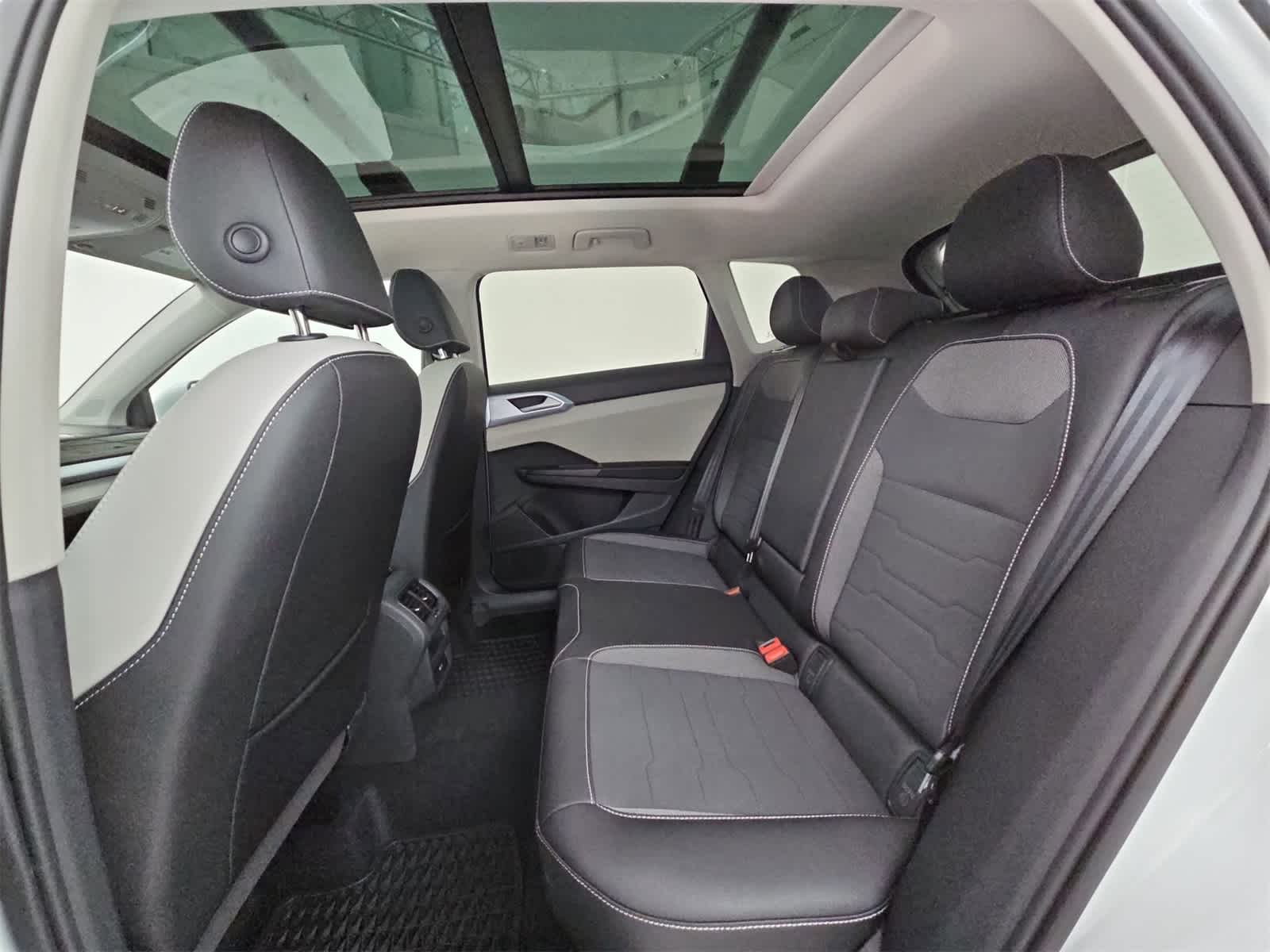 2025 Volkswagen Taos SE 19