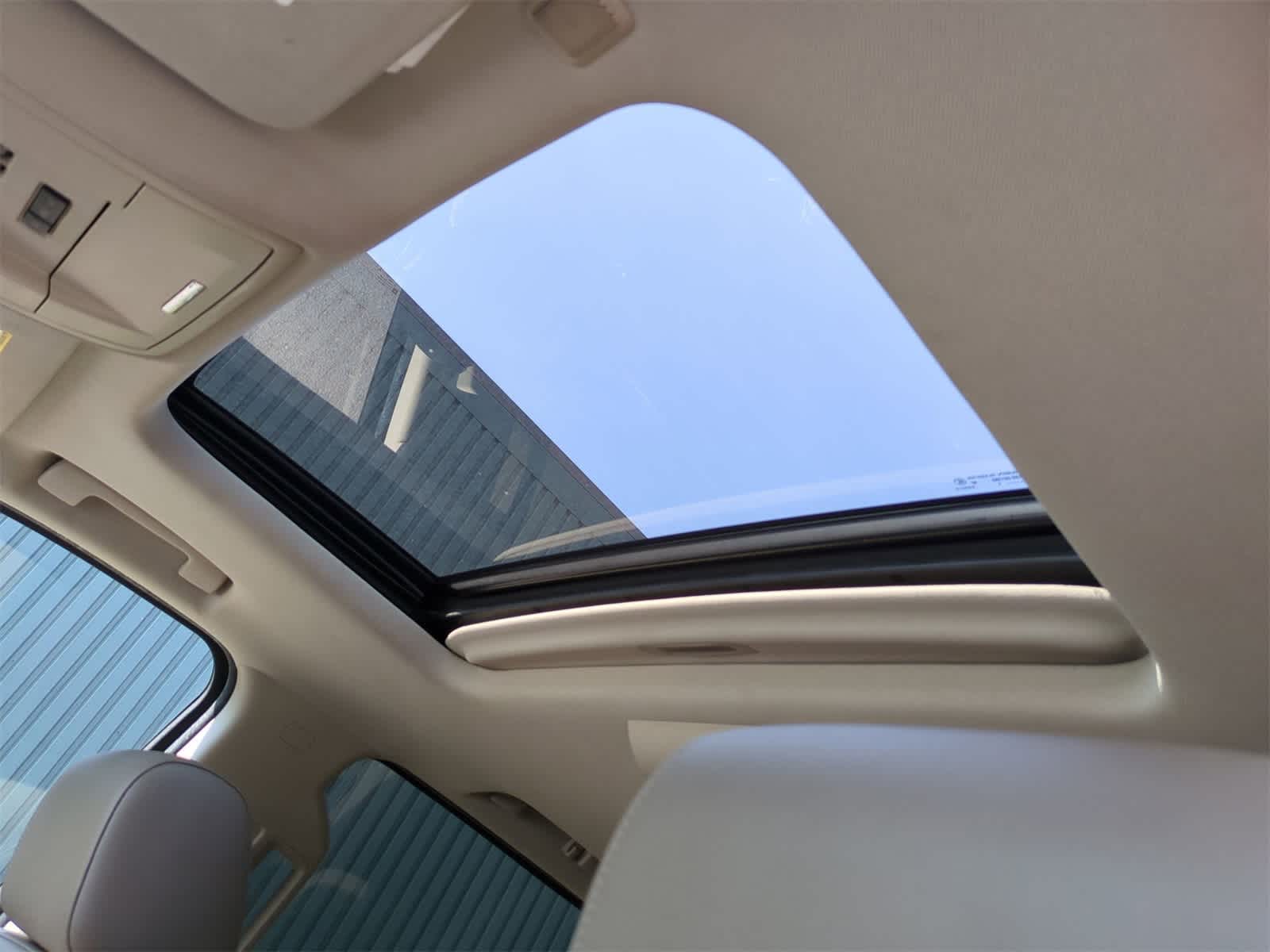 Thumbnail: 2015 GMC Yukon XL - 19
