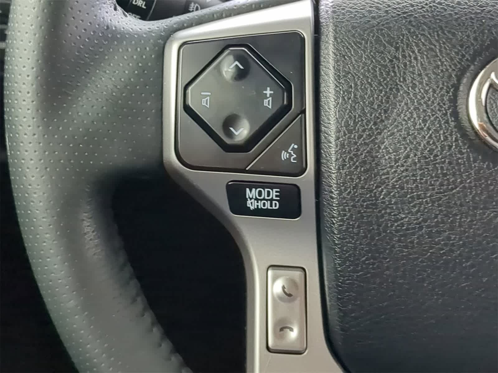 Thumbnail: 2022 Toyota 4Runner - 22