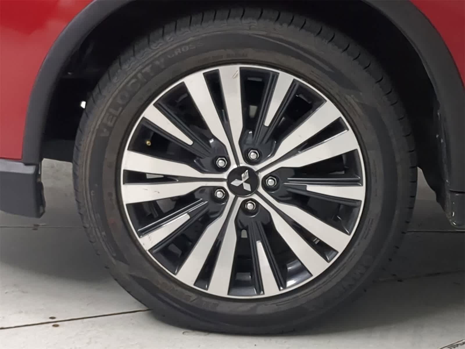 Thumbnail: 2020 Mitsubishi Outlander - 13